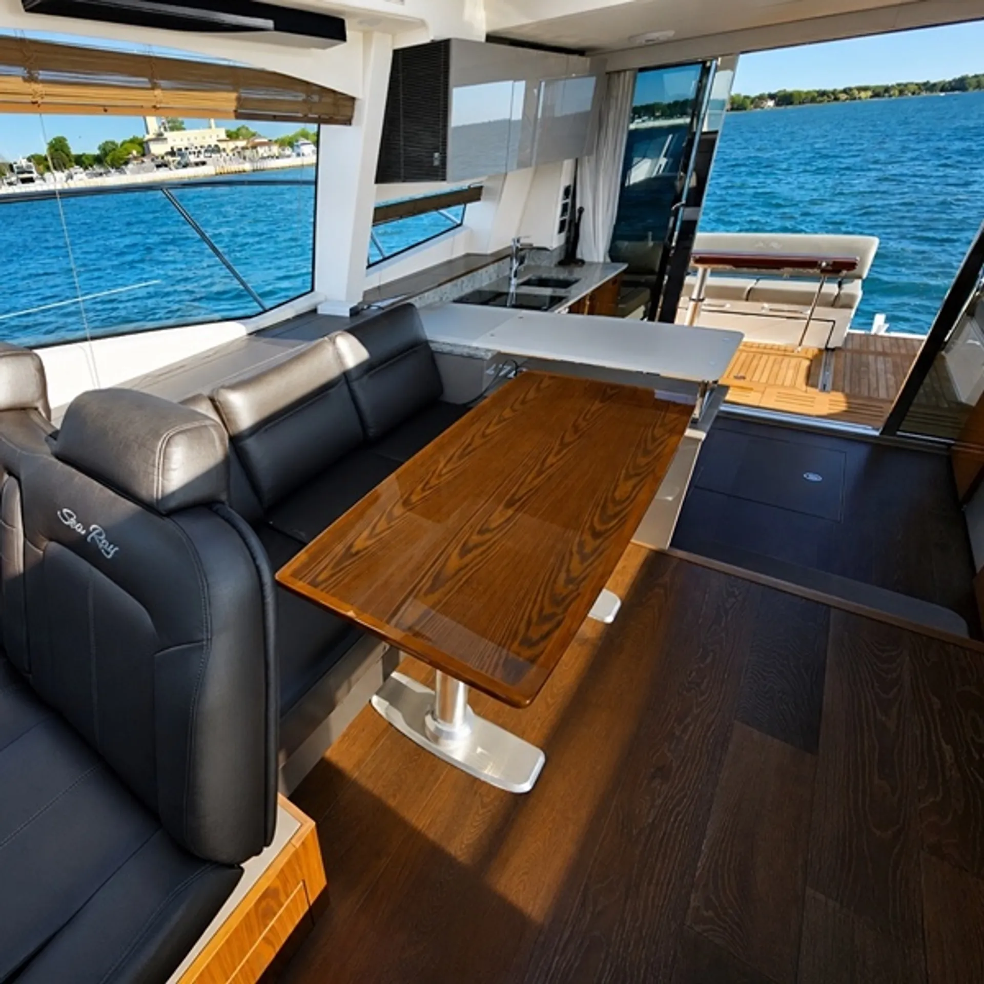 2019 Sea Ray 520 Sundancer | Luxury Yacht Charter