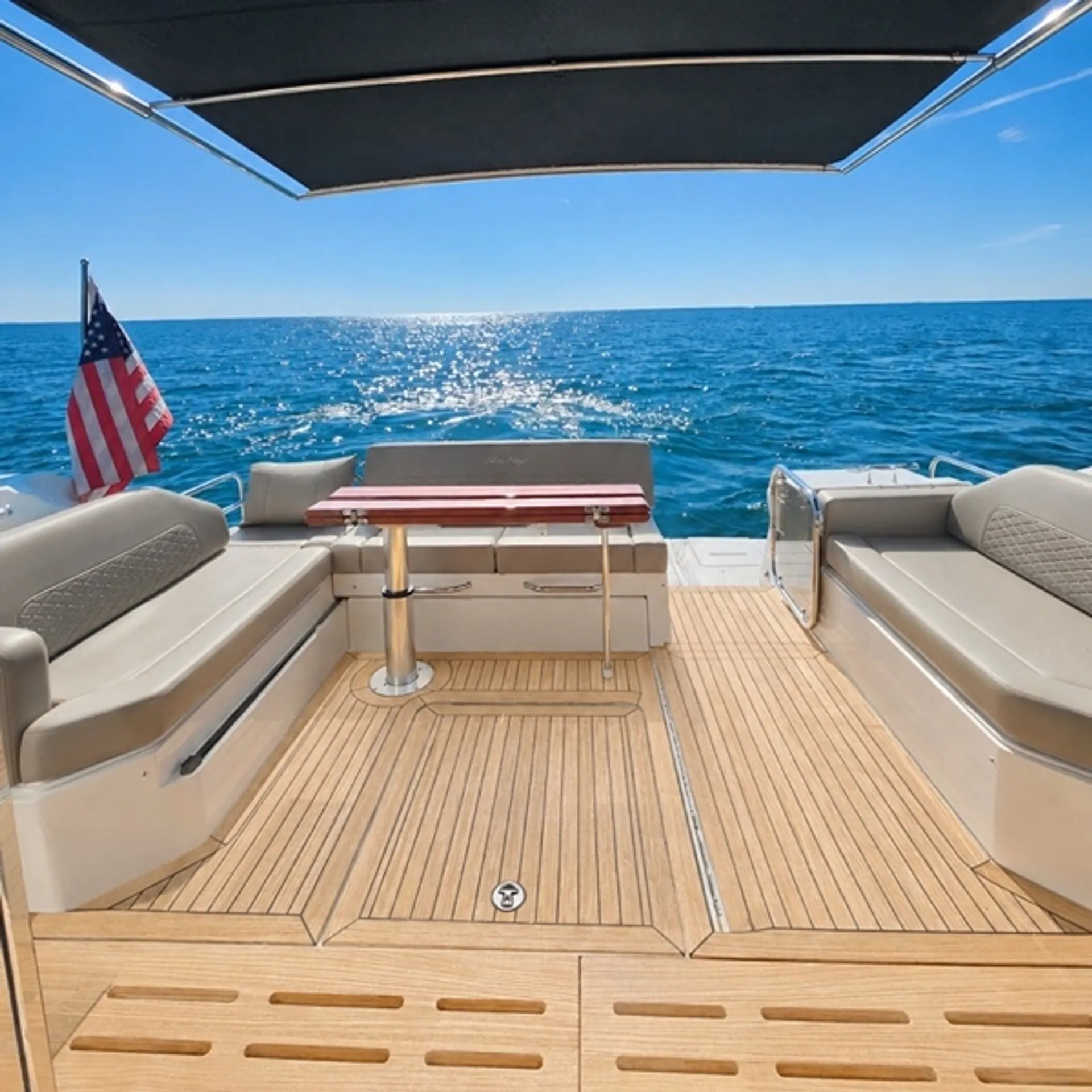 2019 Sea Ray 520 Sundancer | Luxury Yacht Charter