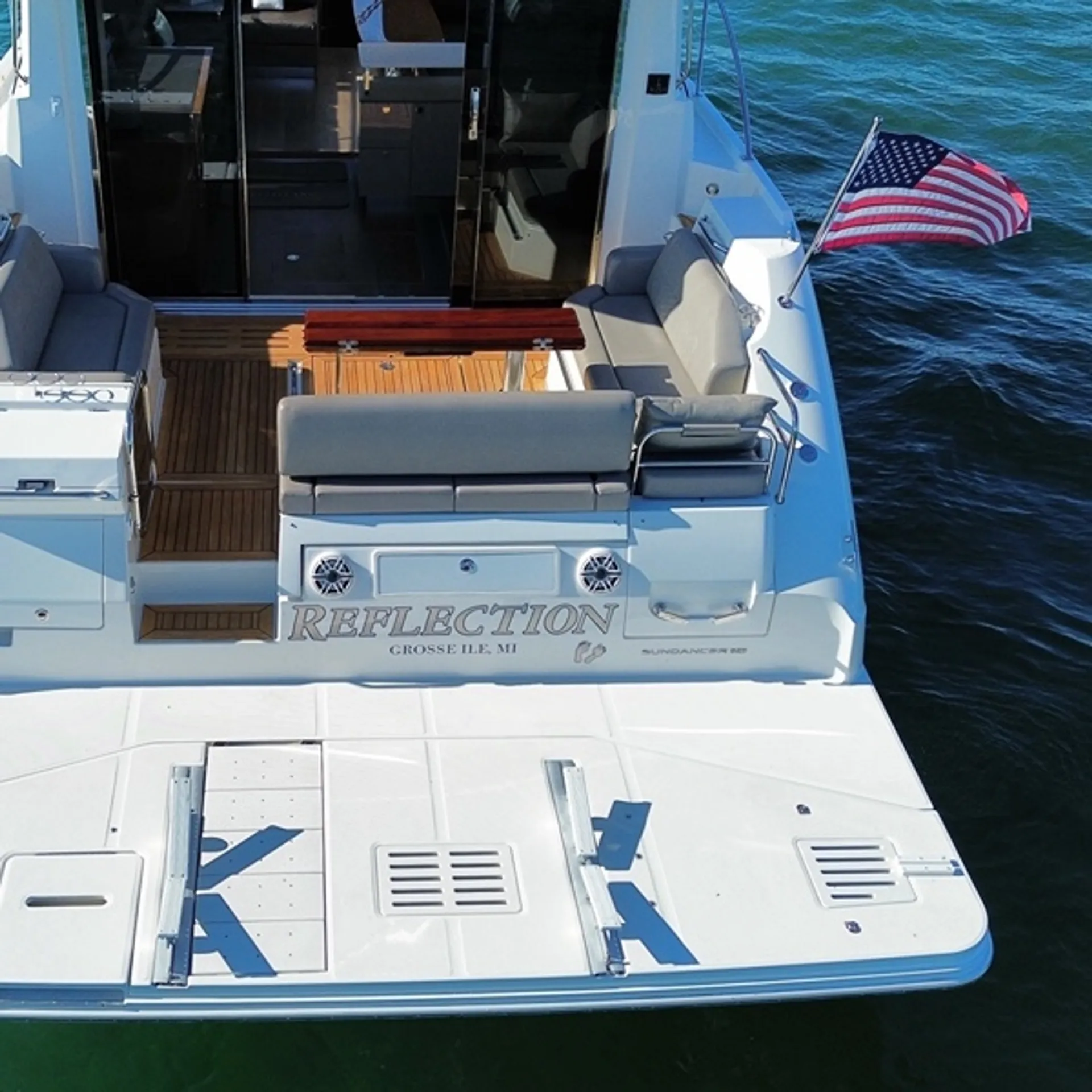 2019 Sea Ray 520 Sundancer | Luxury Yacht Charter