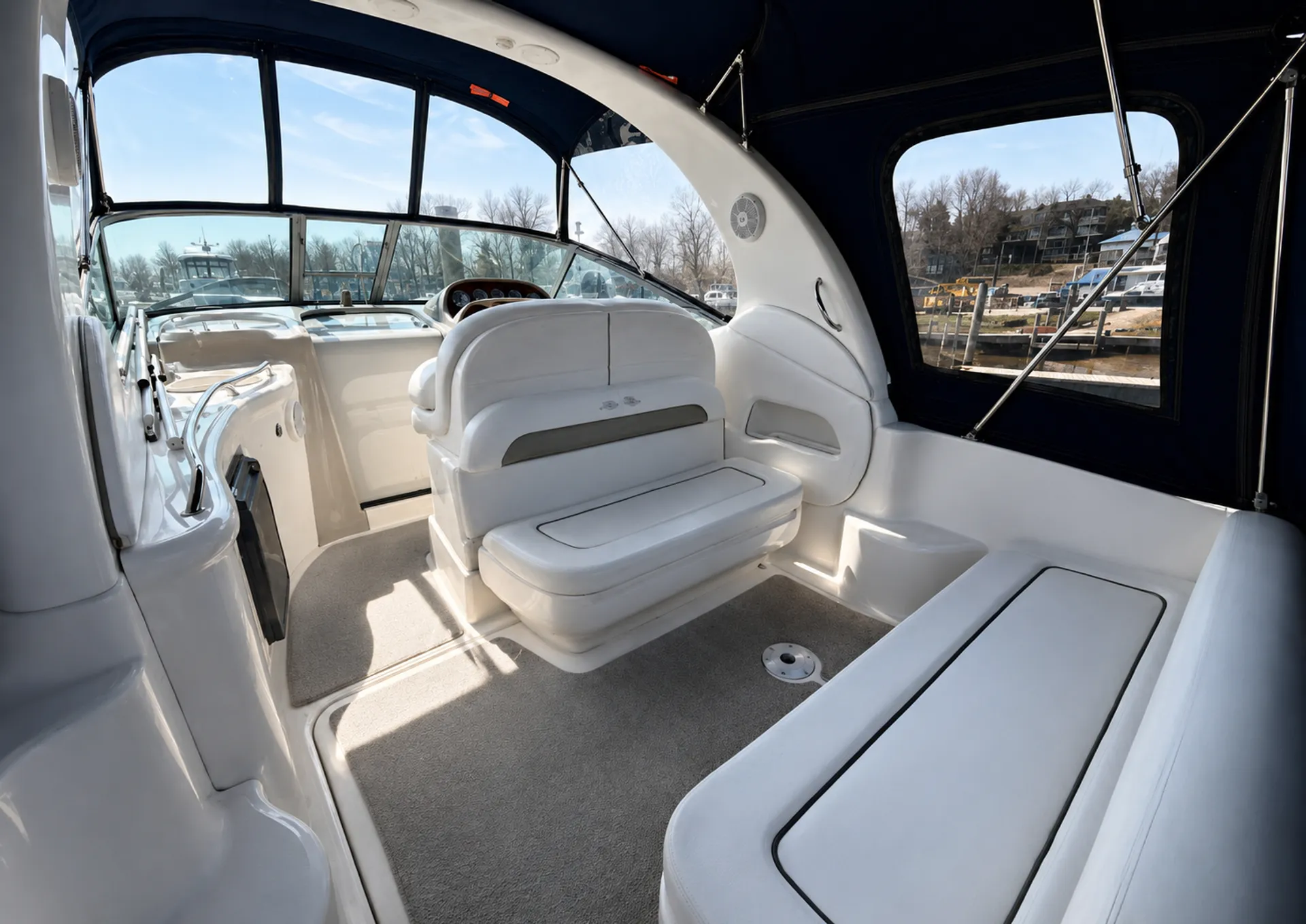 Sea Ray Boats 300 DA in Washington, DC — photo 7