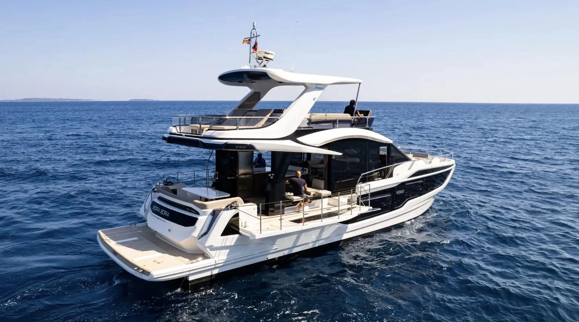 Galeon 560 Fly in Port Washington, NY — photo 4