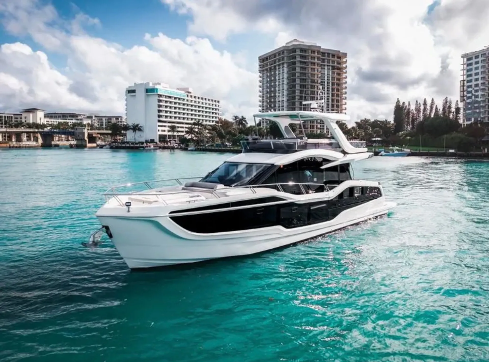 Galeon 560 Fly in Port Washington, NY — photo 2