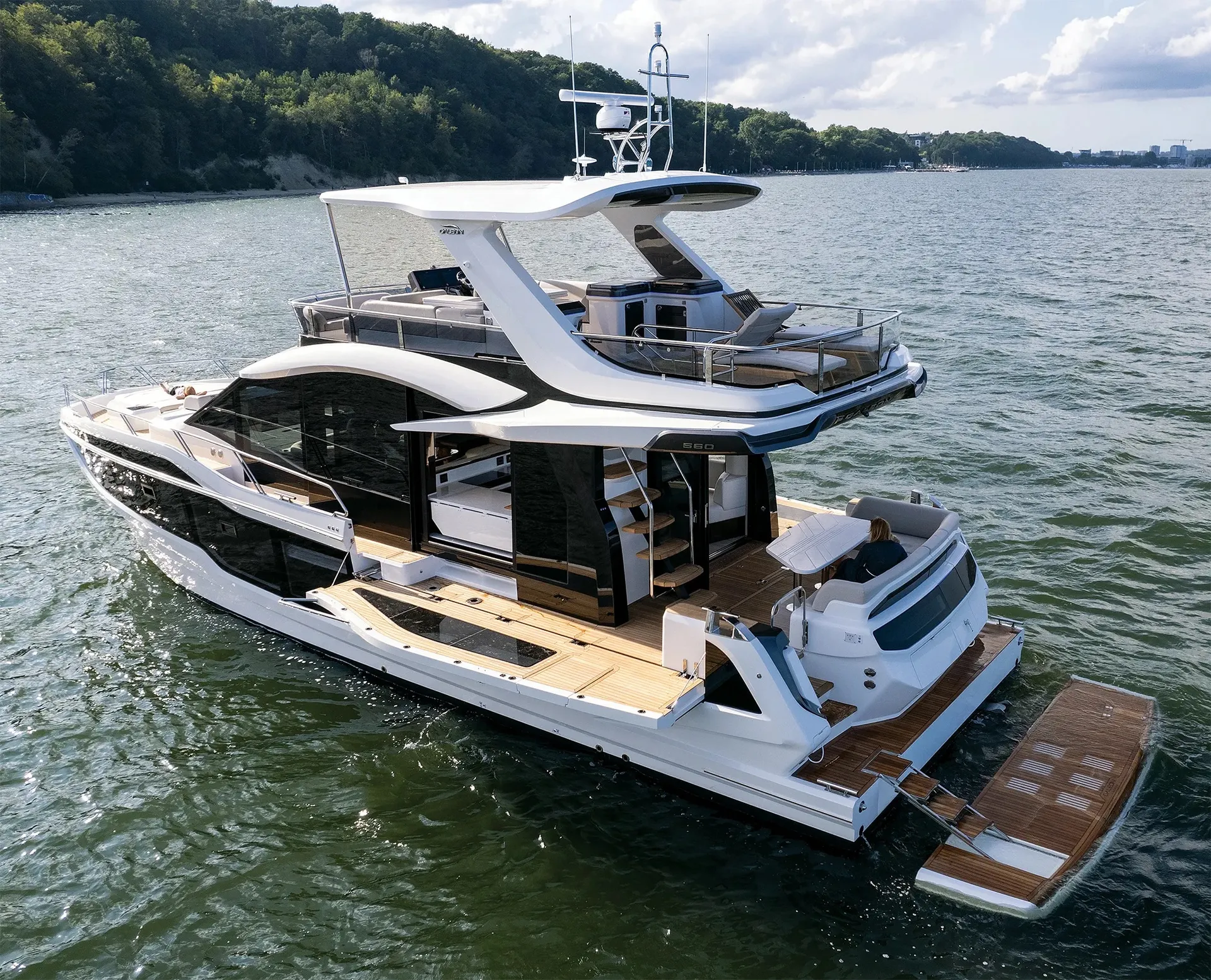 Galeon 560 Fly in Port Washington, NY — photo 3