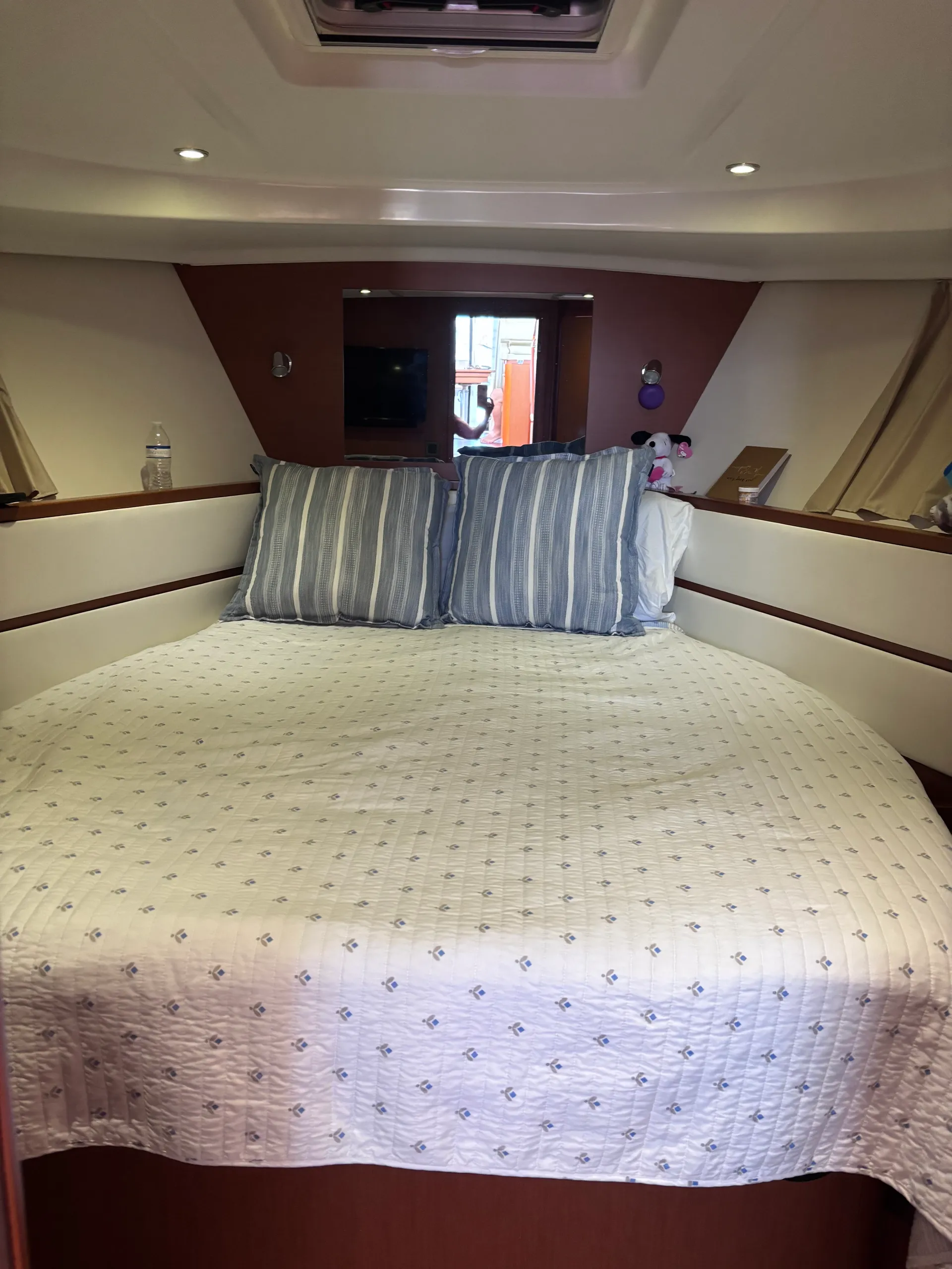 SEAS the DAY aboard a comfortable spacious Beneteau Swift 44 Yacht