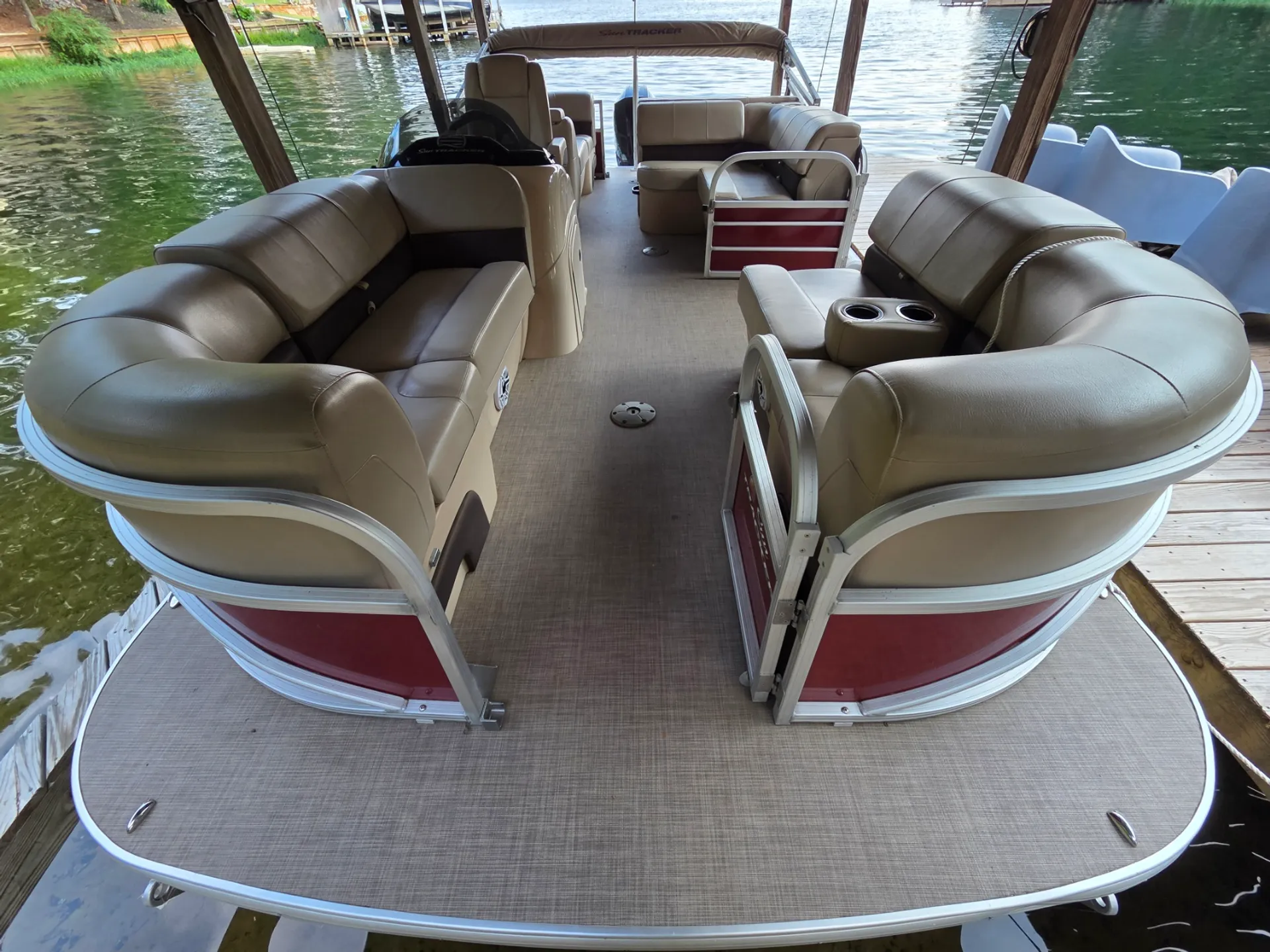 SUN TRACKER PARTY BARGE 24 DLX in Henrico, NC — photo 5