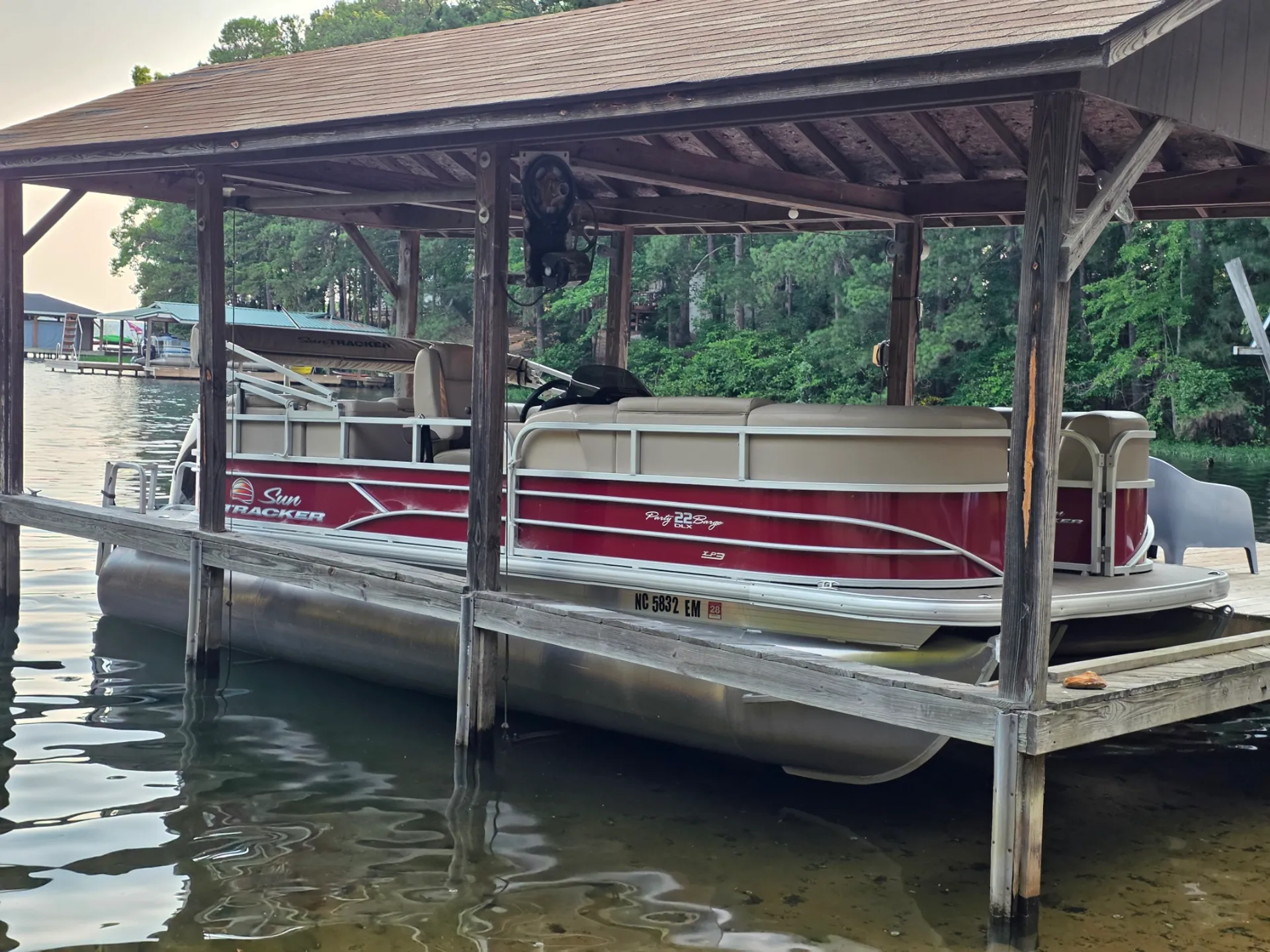 SUN TRACKER PARTY BARGE 24 DLX in Henrico, NC