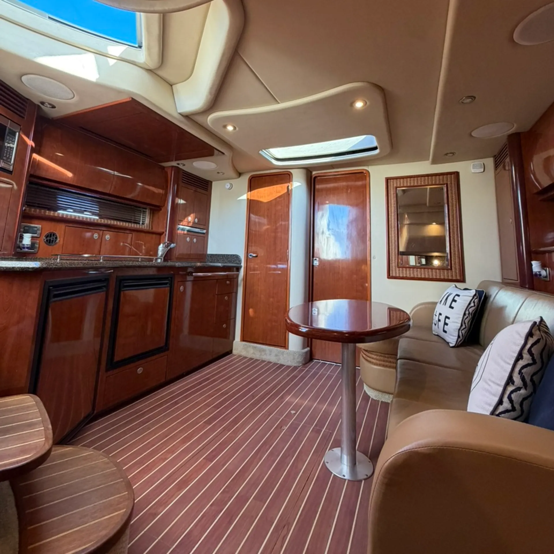 Sea Ray Boats 390 Sundancer in Chicago, IL — photo 7