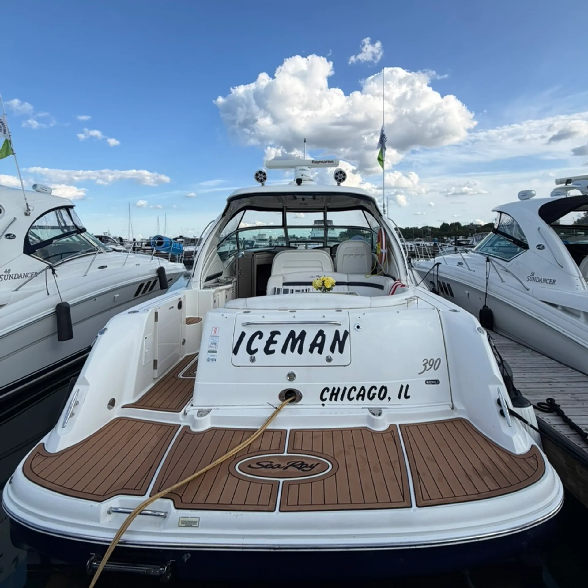 Sea Ray Boats 390 Sundancer in Chicago, IL — photo 5