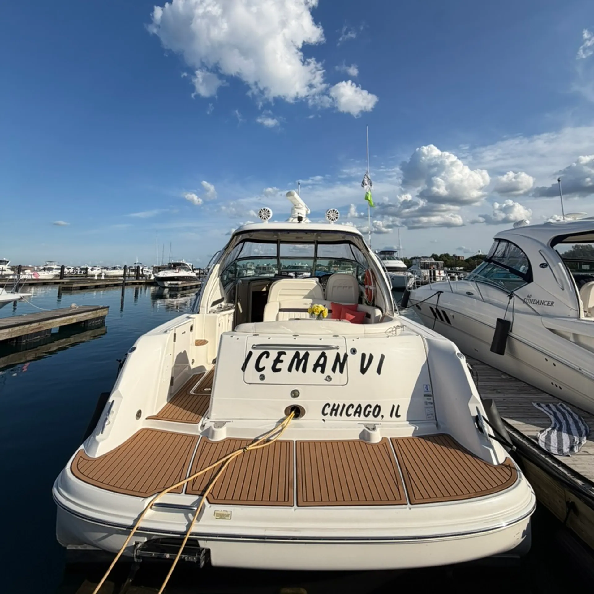 Sea Ray Boats 390 Sundancer in Chicago, IL — photo 3