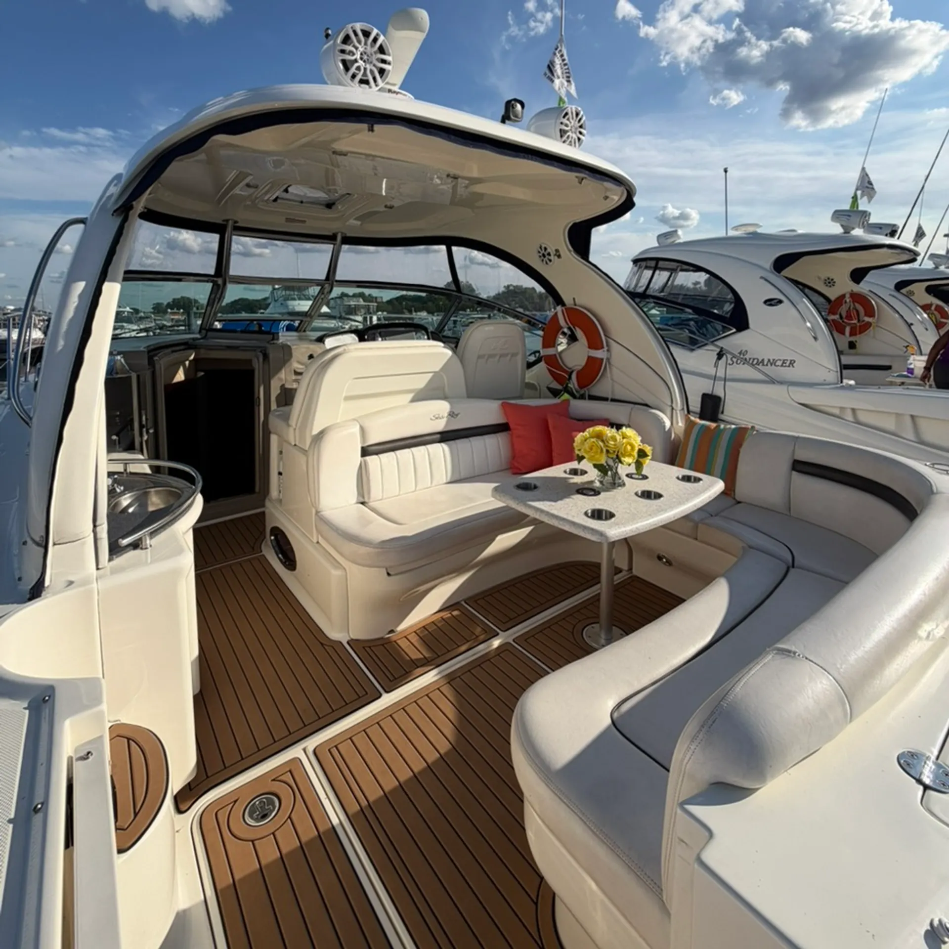 Sea Ray Boats 390 Sundancer in Chicago, IL — photo 4