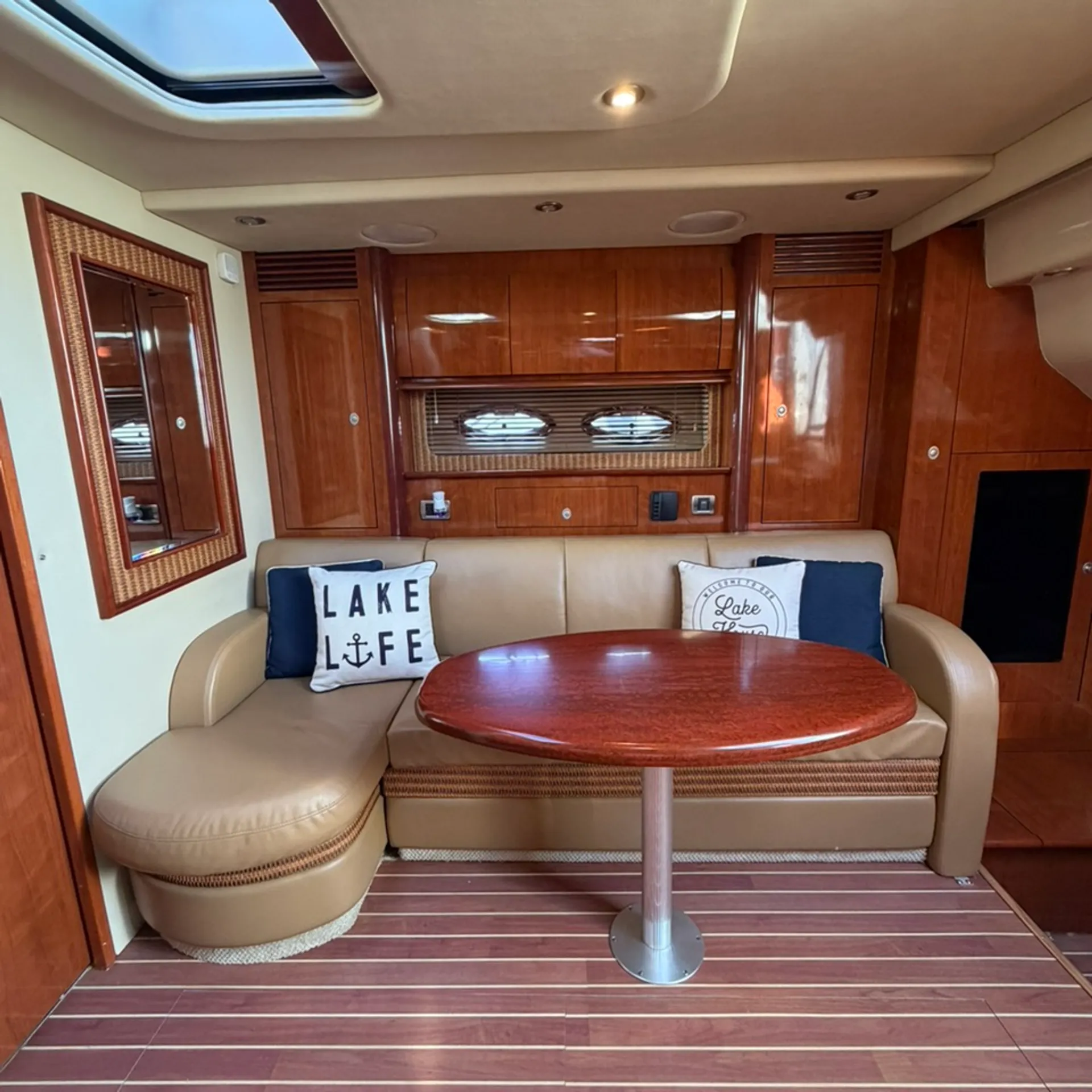 Sea Ray Boats 390 Sundancer in Chicago, IL — photo 8
