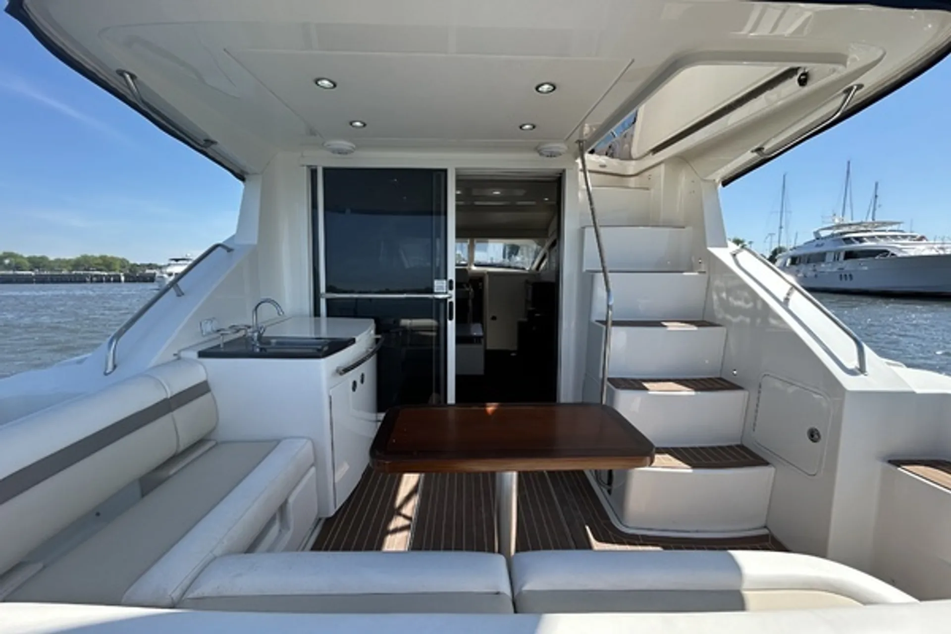 SEA RAY BOATS 450 SEDAN BRIDGE in Miami, FL — photo 2