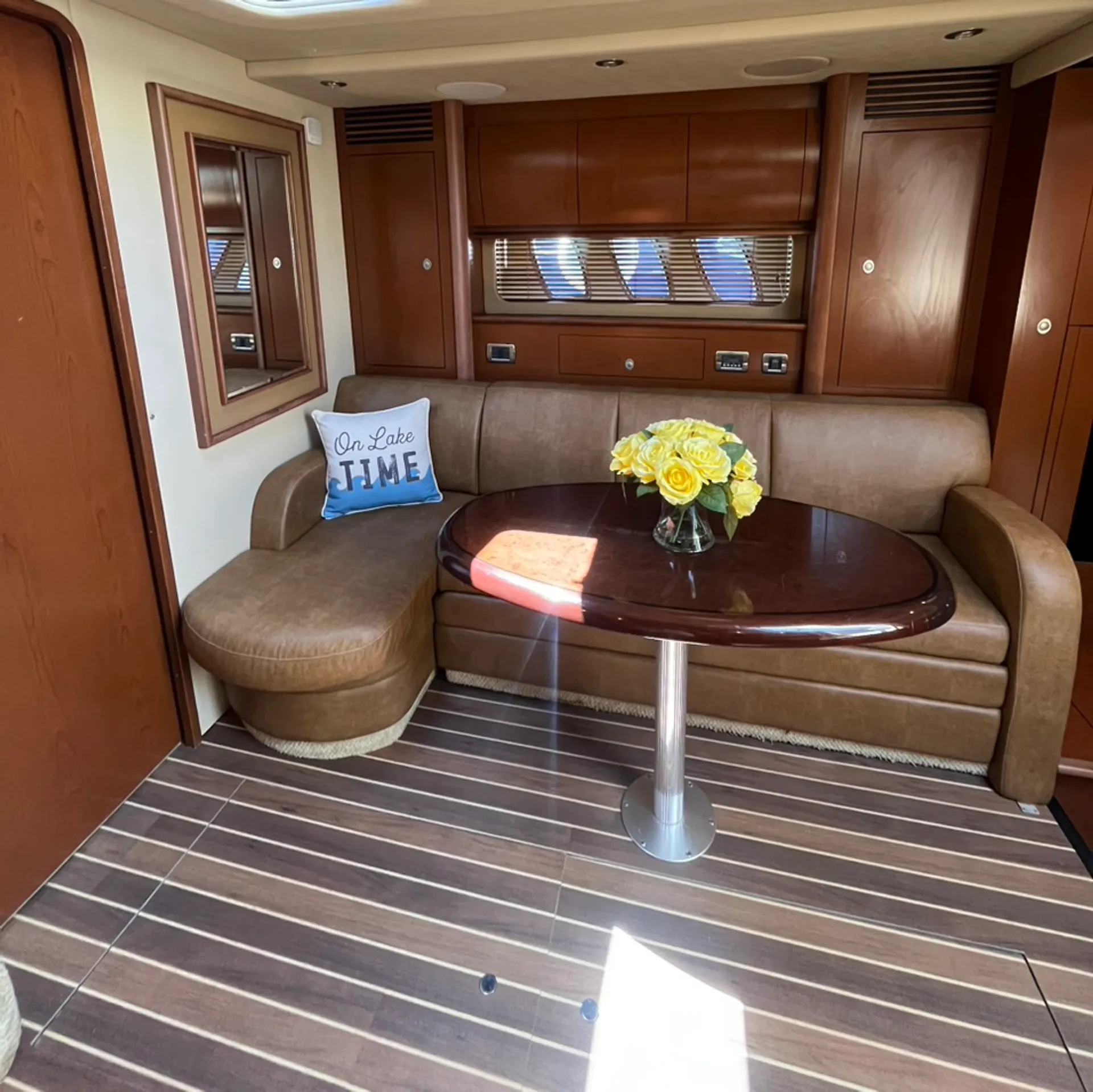 Sea Ray Boats 40 Sundancer in Chicago, IL — photo 7
