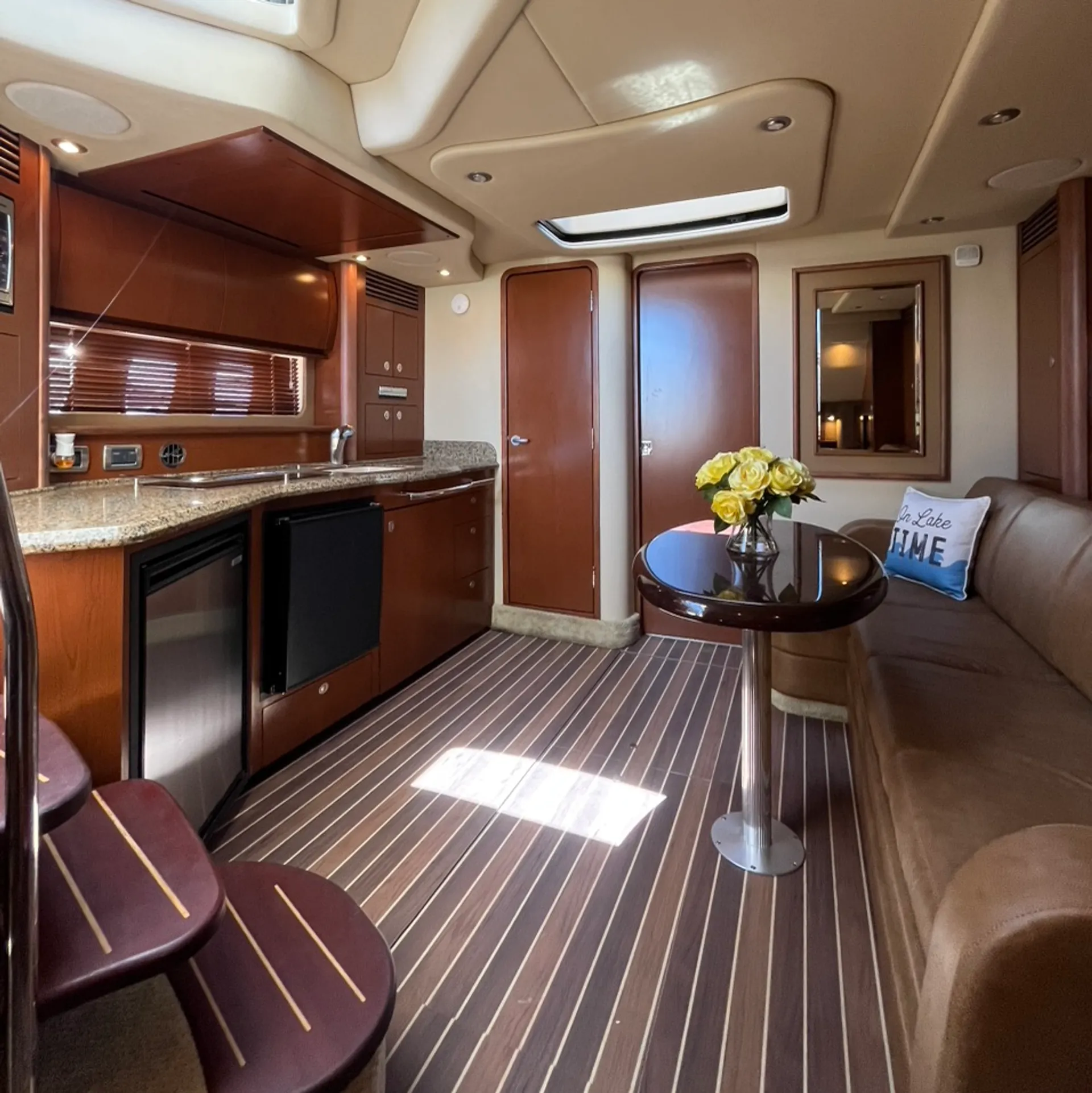 Sea Ray Boats 40 Sundancer in Chicago, IL — photo 6