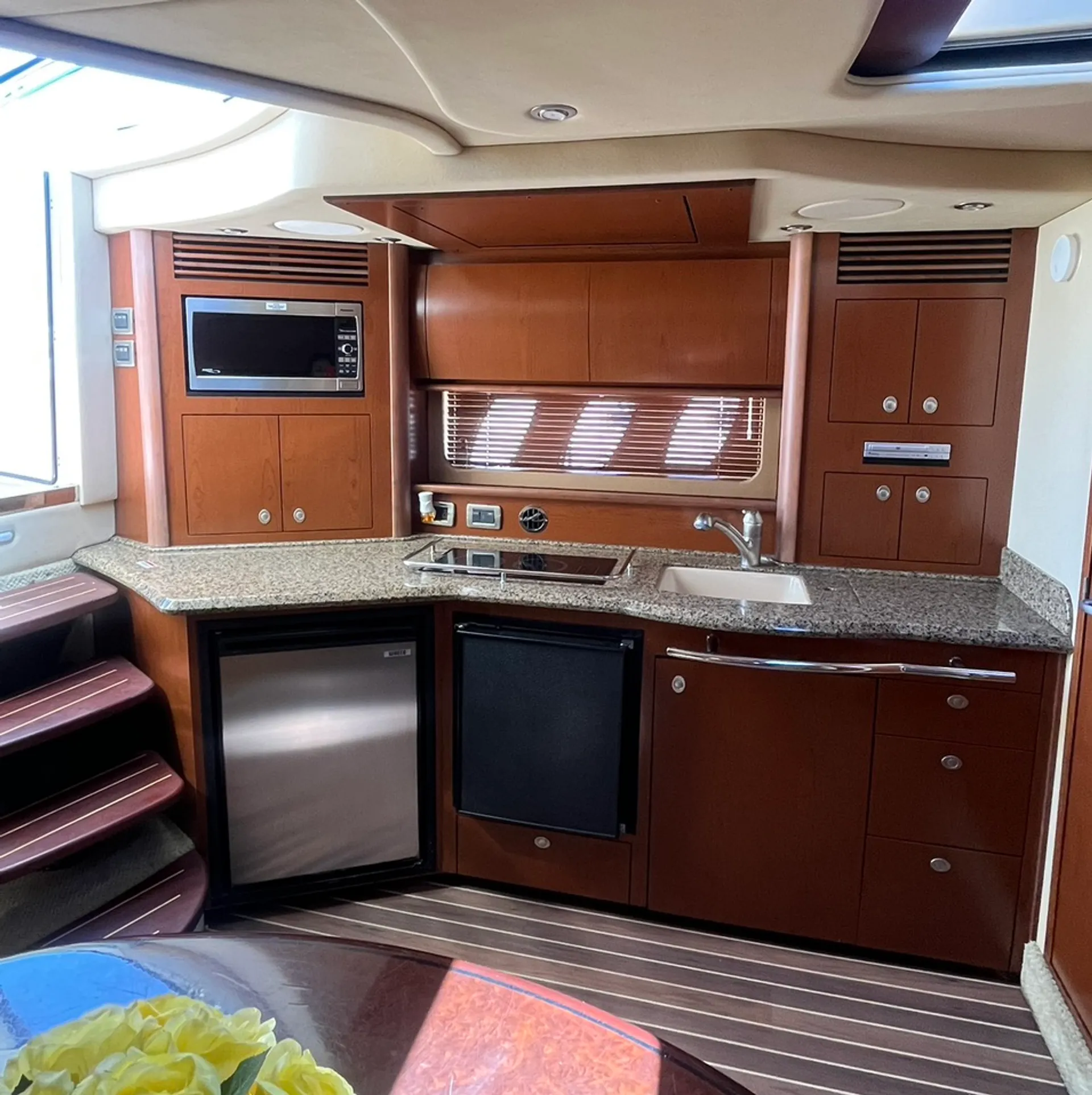 Sea Ray Boats 40 Sundancer in Chicago, IL — photo 9