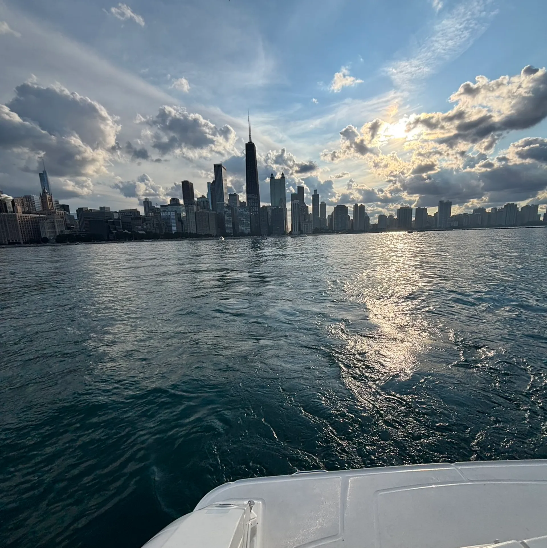 Luxurious 37’ Sea Ray Sundancer out of Navy Pier Marina for up to 6!