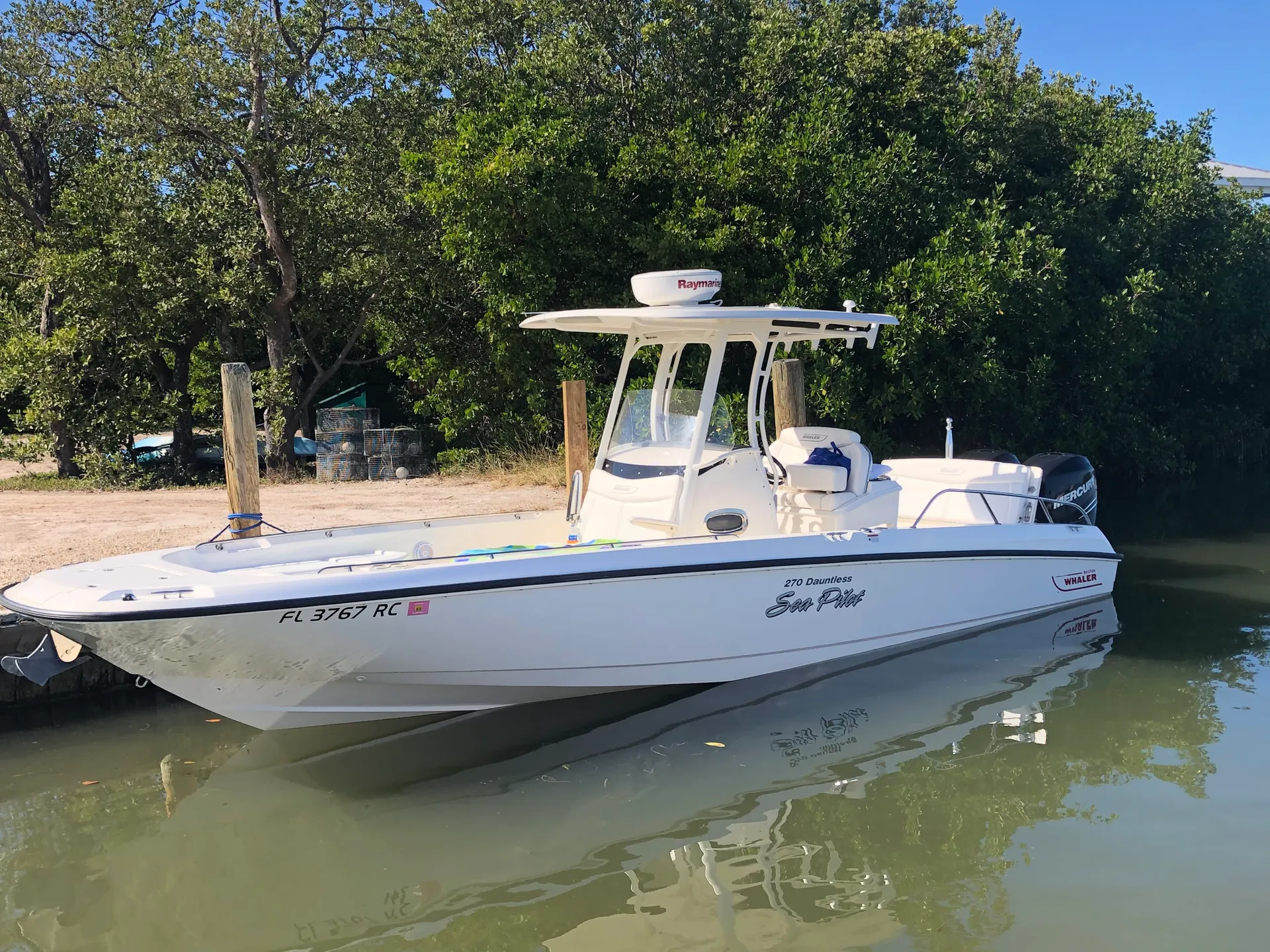 BOSTON WHALER 270 DAUNTLESS W/2-225CXL L6 VERADO  in Englewood, FL
