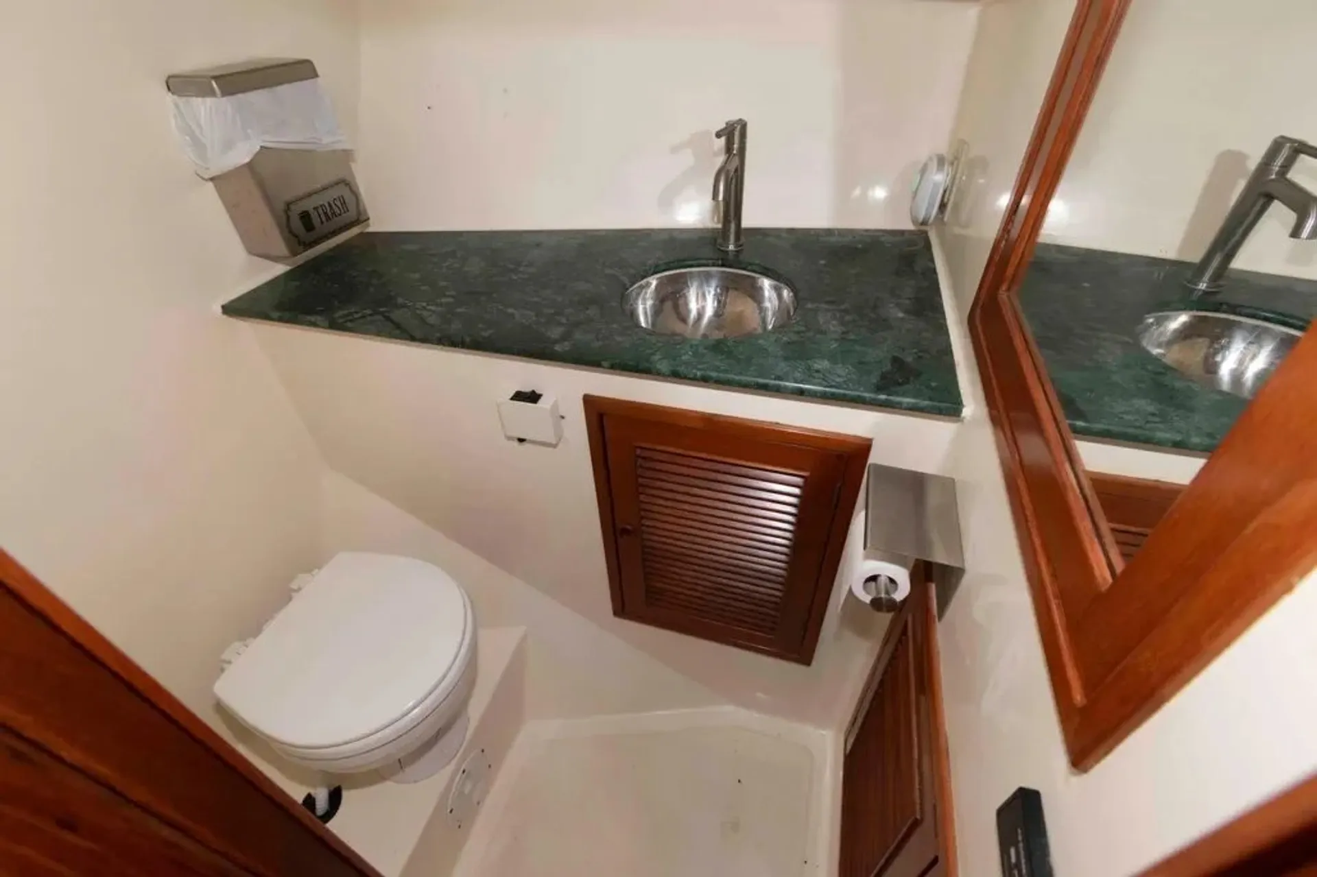 MARINE TRADER 38 DOUBLE CABIN in Pasadena, MD — photo 7