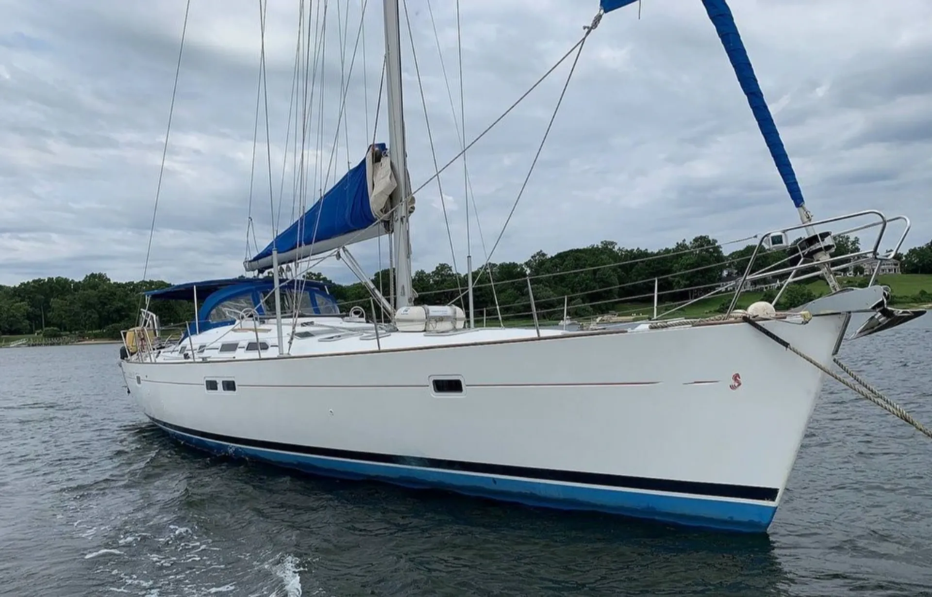 Experience the Magic of Sailing on a 47-Foot Yacht
