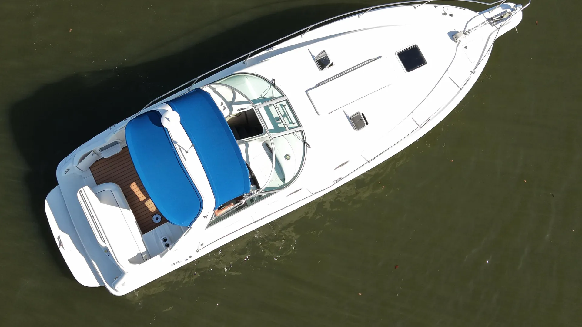 Sea Ray Boats 330 Sundancer in Lake Ozark, MO — photo 2