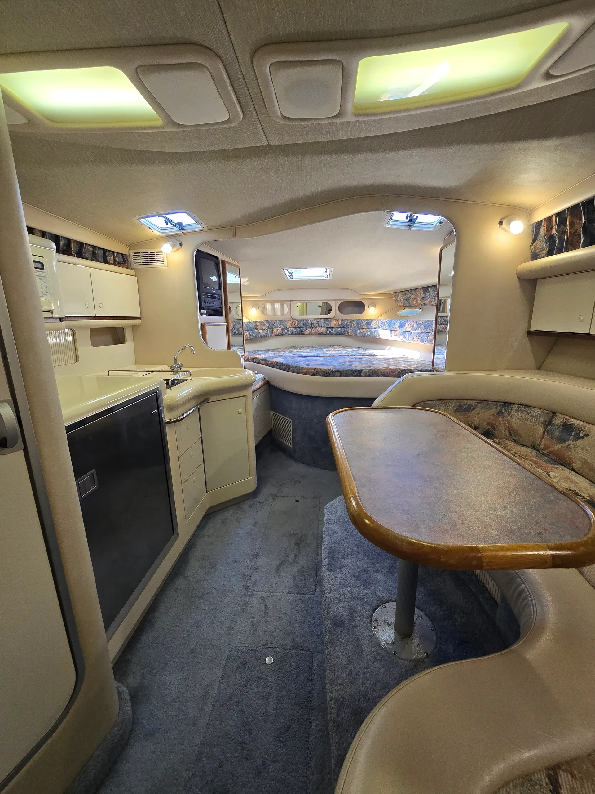 Beautiful mid-size Cruiser perfect for Lake Ozarks