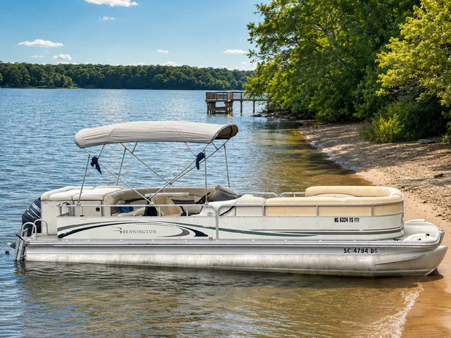 Rent a BENNINGTON MARINE pontoon in Mooresville, NC near me