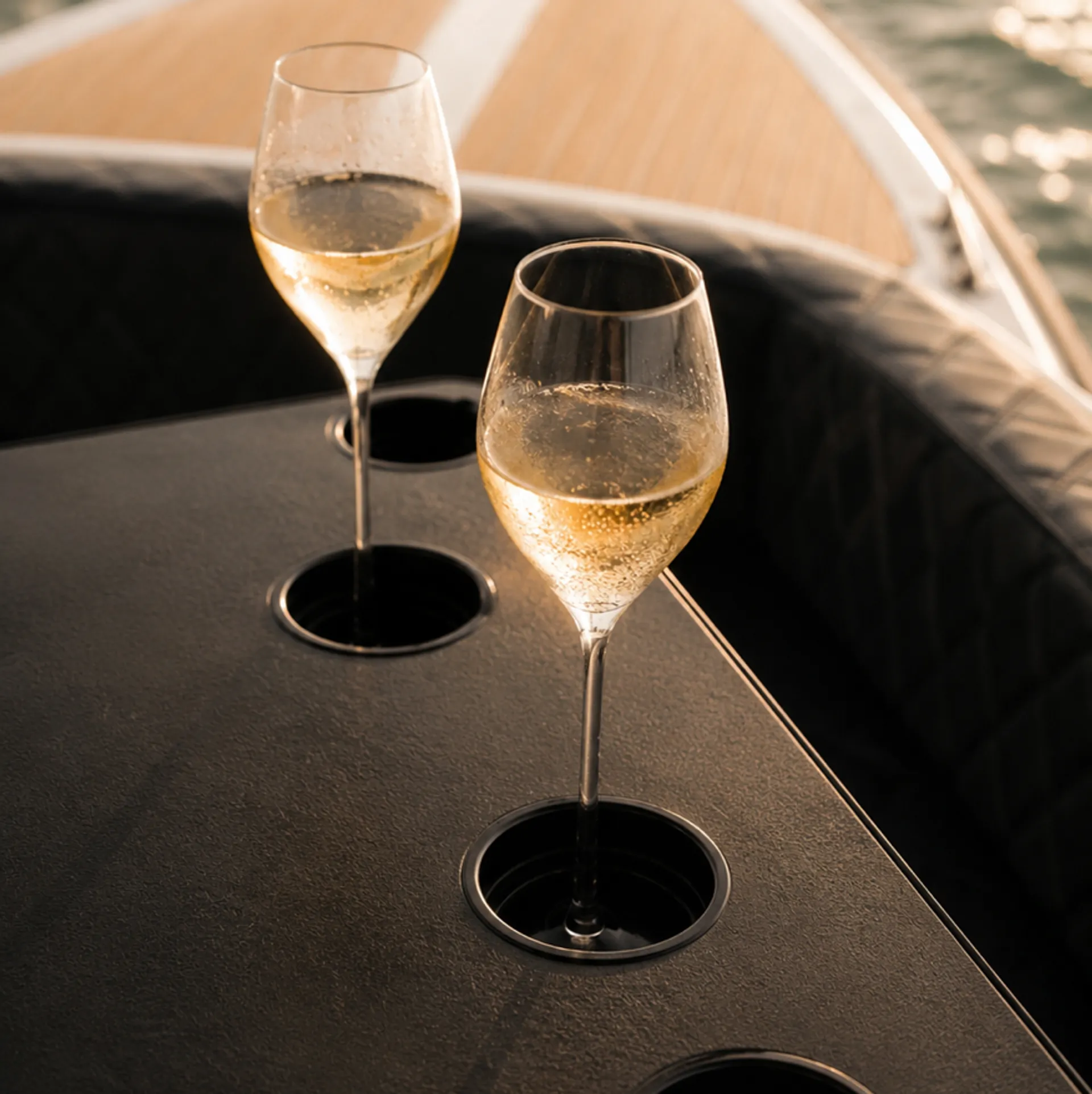 Cloud Nine: Luxury Electric Boat for 10 • Easy Self-Drive • San Diego