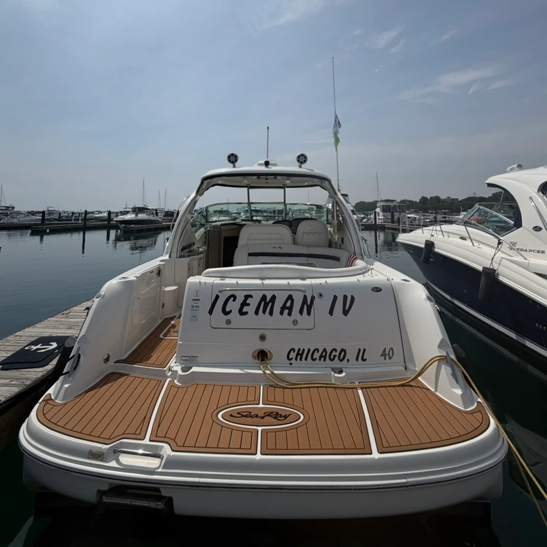 Sea Ray Boats 40 Sundancer in Chicago, IL — photo 2