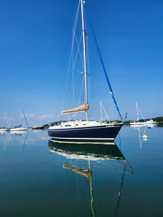 Rent a HUNTER cruiser in Shelter Island, NY near me