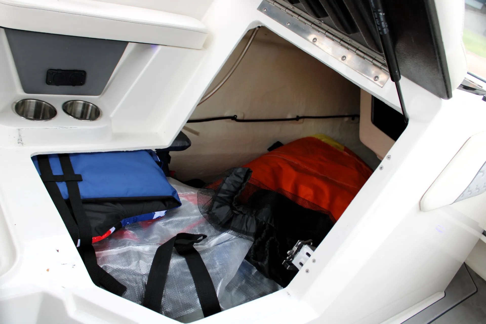 Wake Surf Boat Heyday H20. Includes toys and local delivery