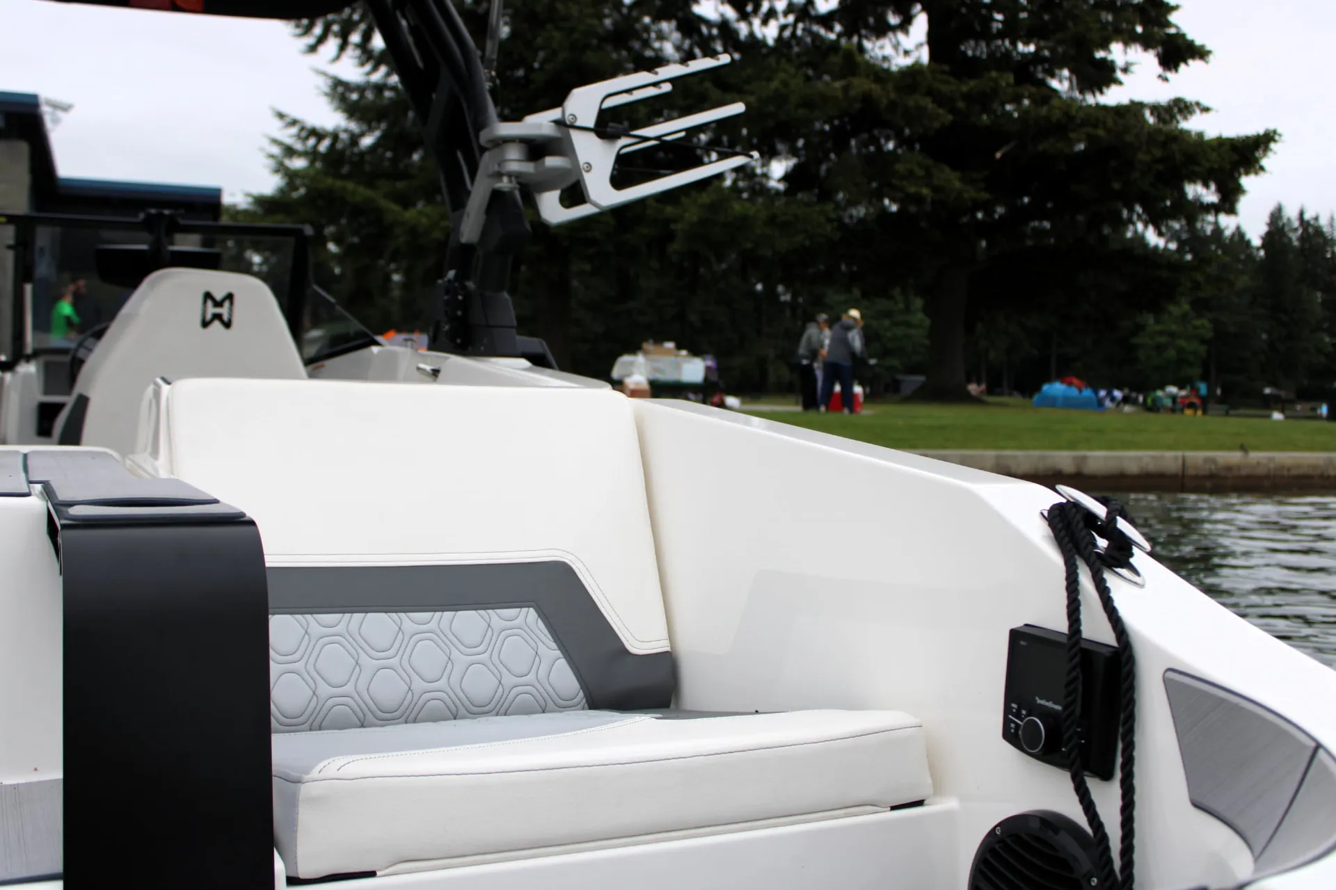 Wake Surf Boat Heyday H20. Includes toys and local delivery
