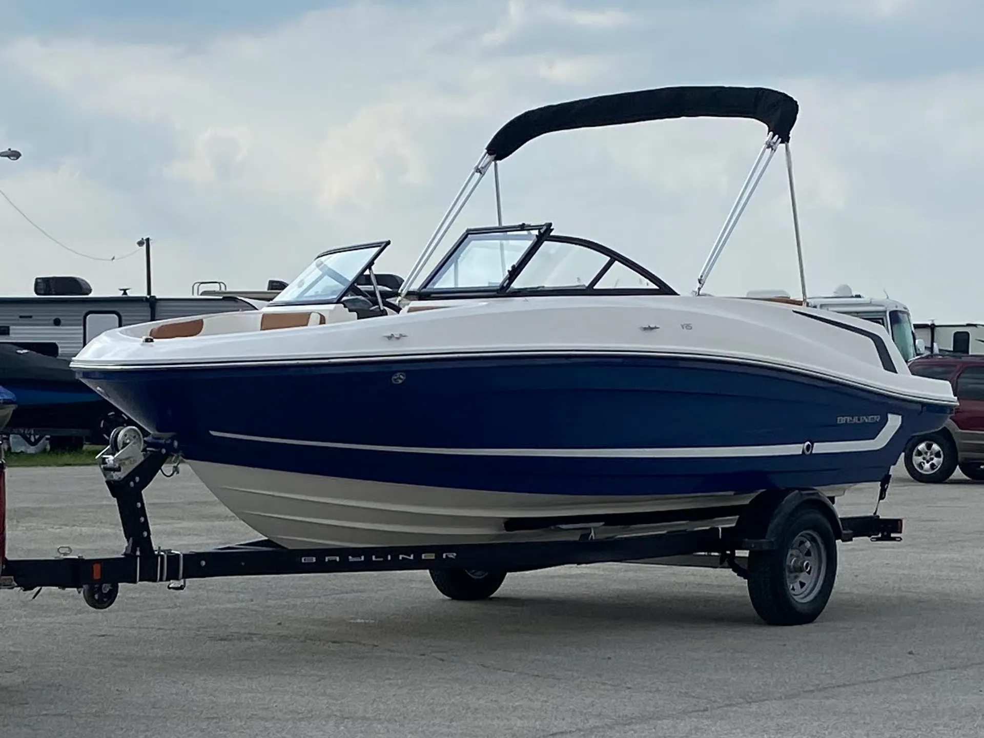 BAYLINER VR5 BOWRIDER in McCordsville, IN