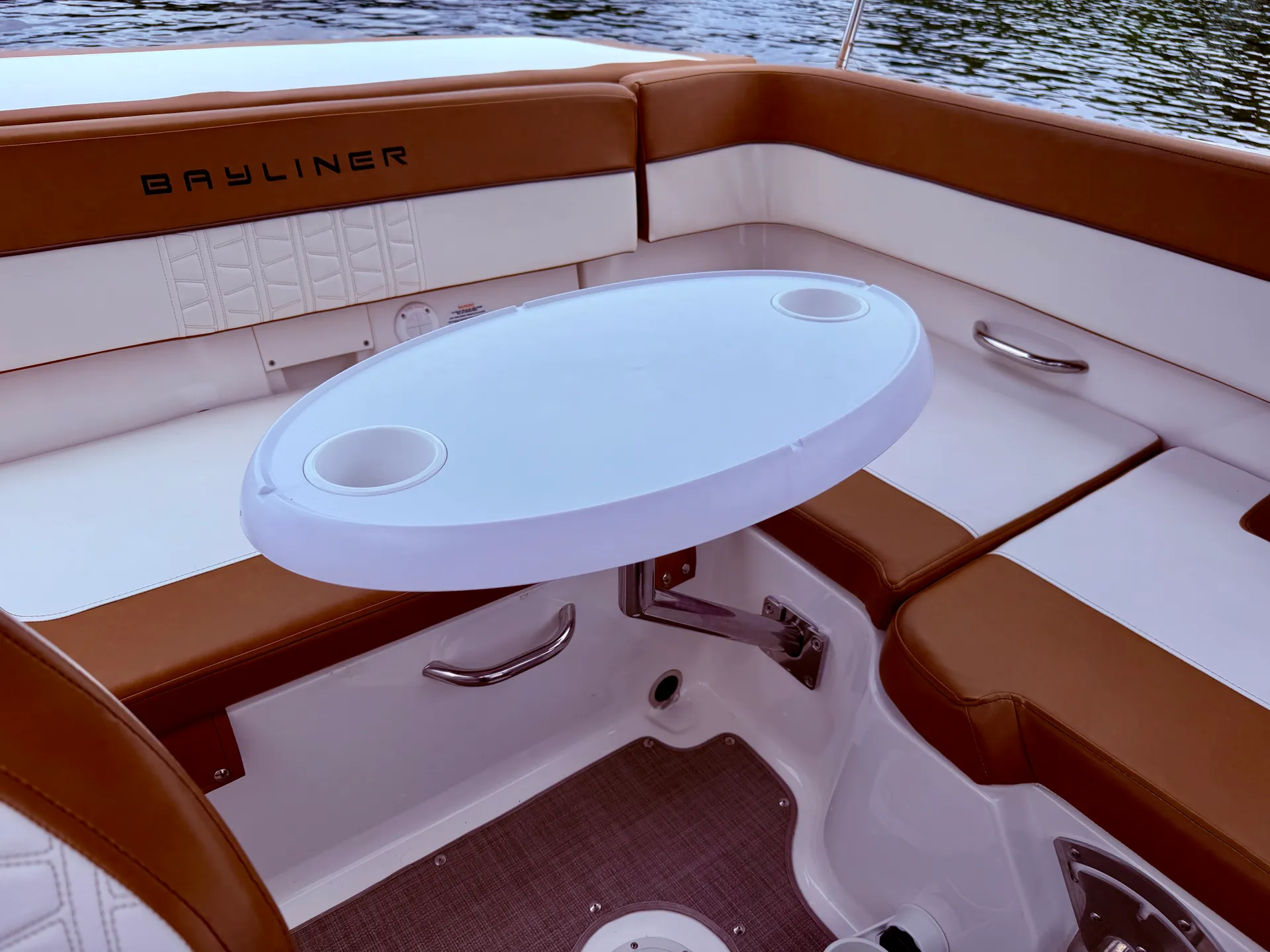 BAYLINER VR5 BOWRIDER in McCordsville, IN — photo 2