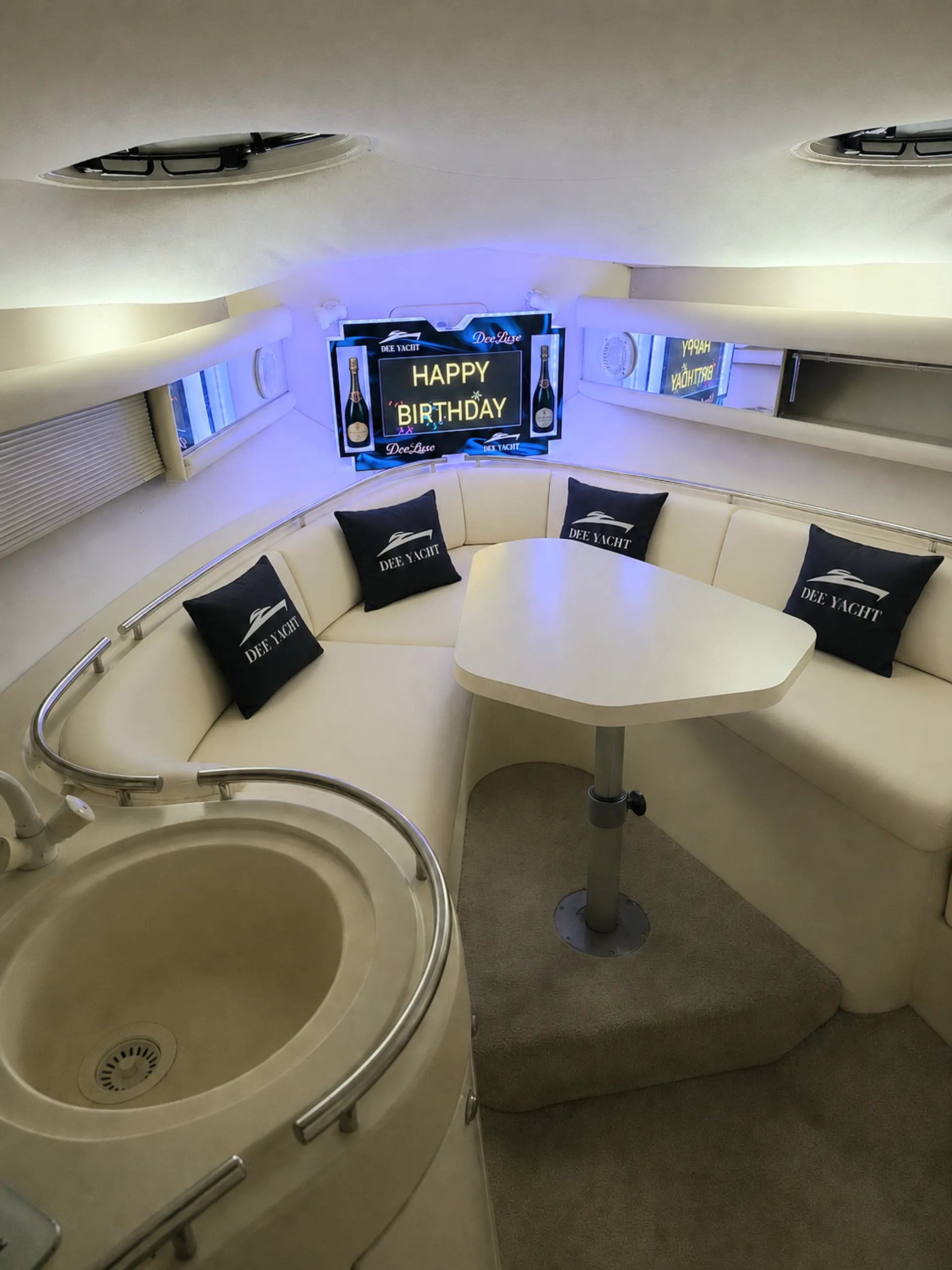 Cruisers Yachts Yacht 35 in Chicago, IL — photo 4