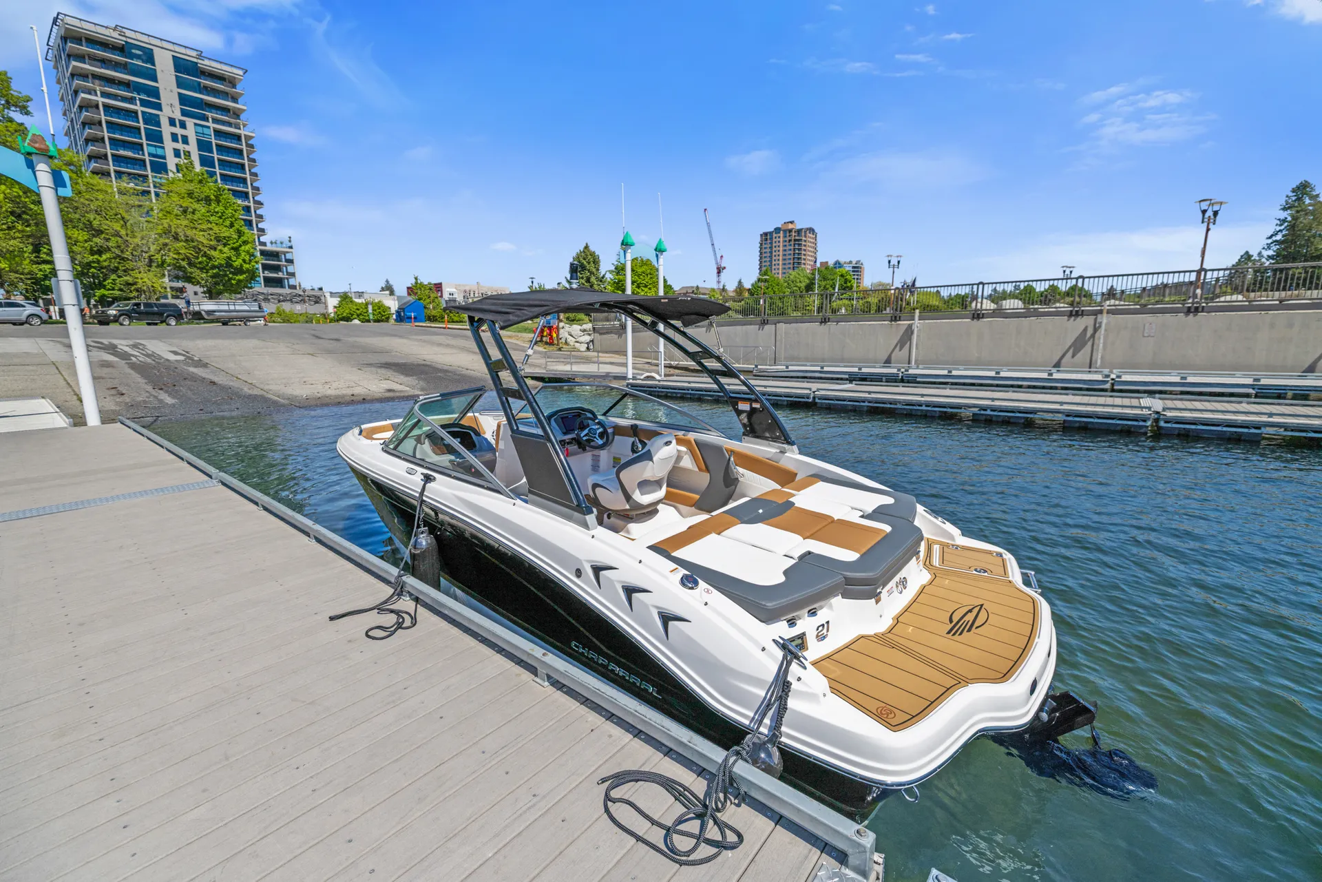 Premium 2024 Chaparral 21 SSi – Luxury Cruising - Perfect for Families