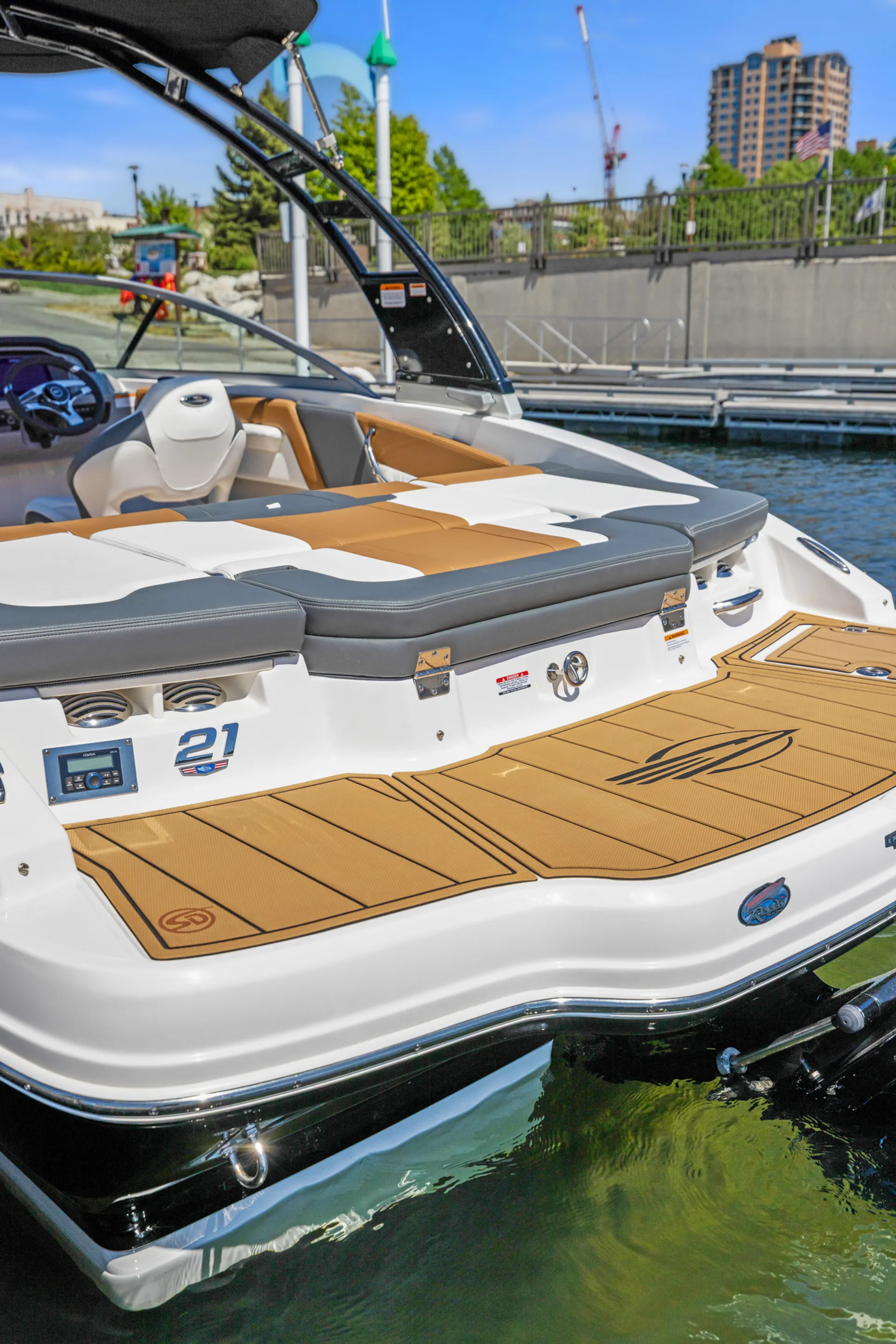 Premium 2024 Chaparral 21 SSi – Luxury Cruising - Perfect for Families