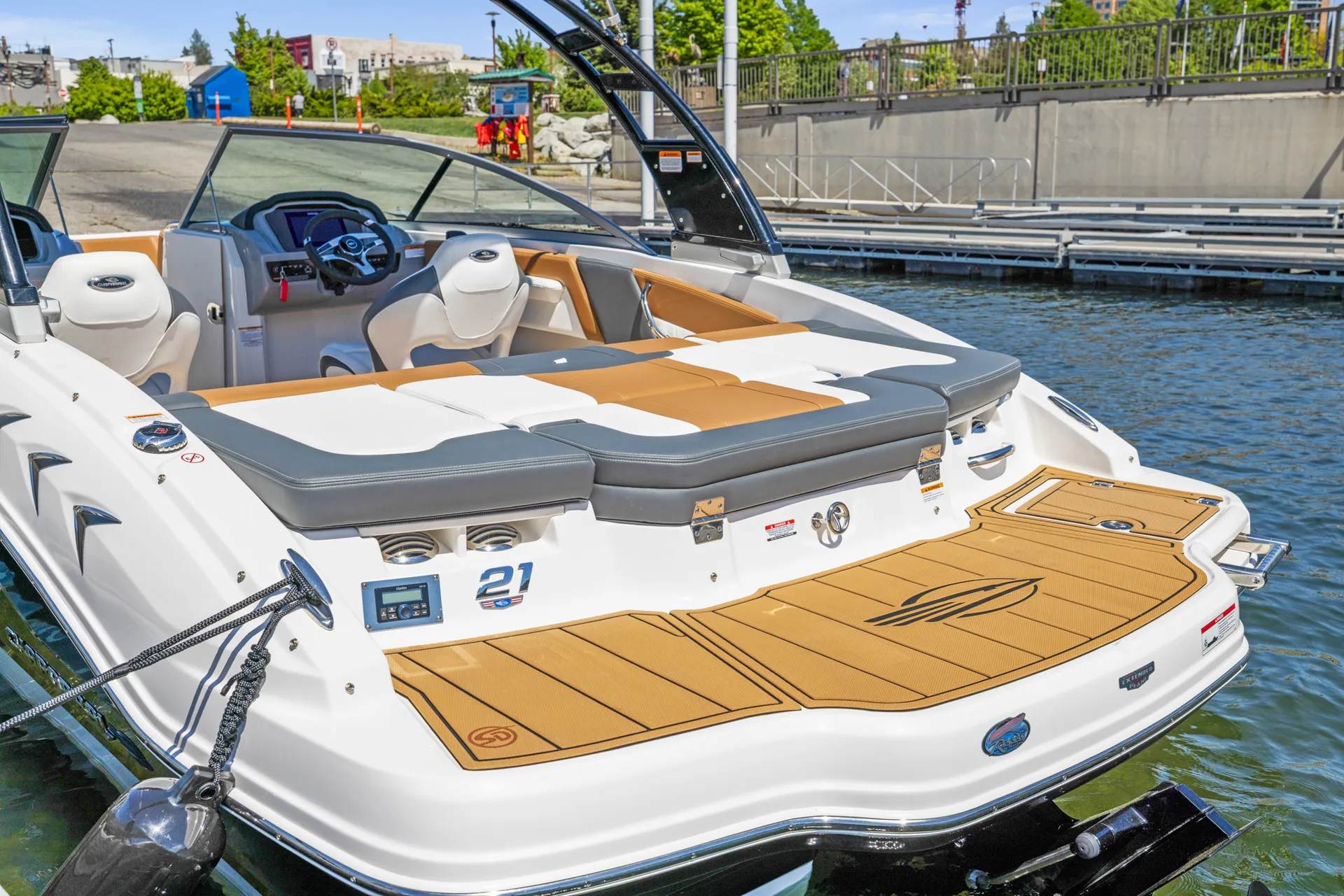 Premium 2024 Chaparral 21 SSi – Luxury Cruising - Perfect for Families