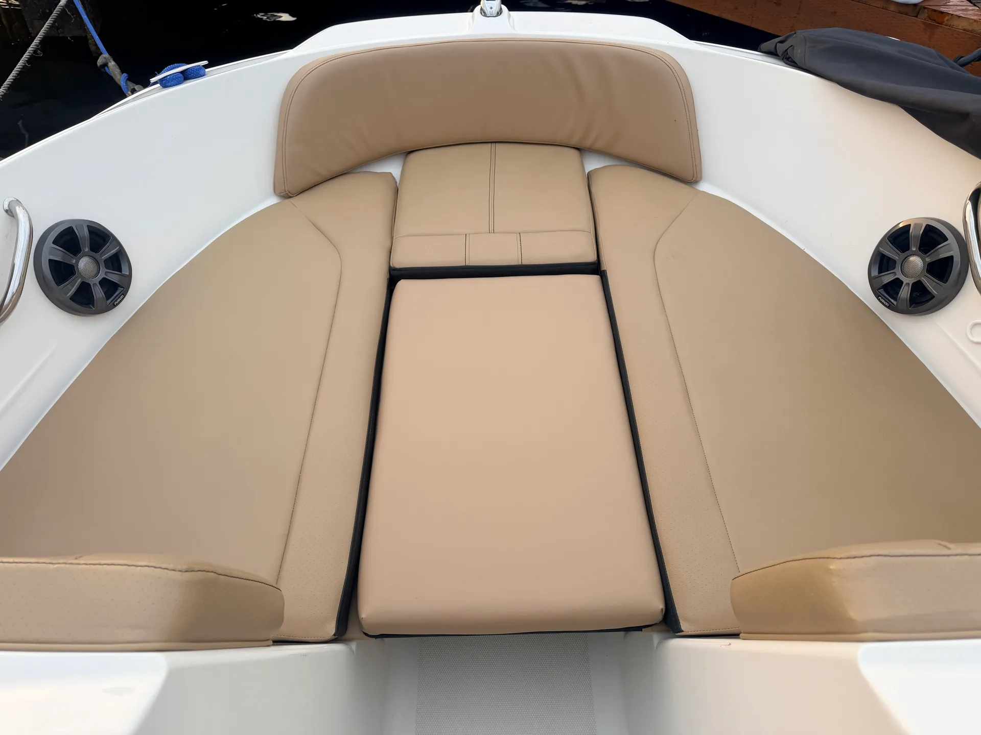 ☀️ 2021 Sea Ray | Free Towable Tube, Inflatable Dock &amp; Floating Mat