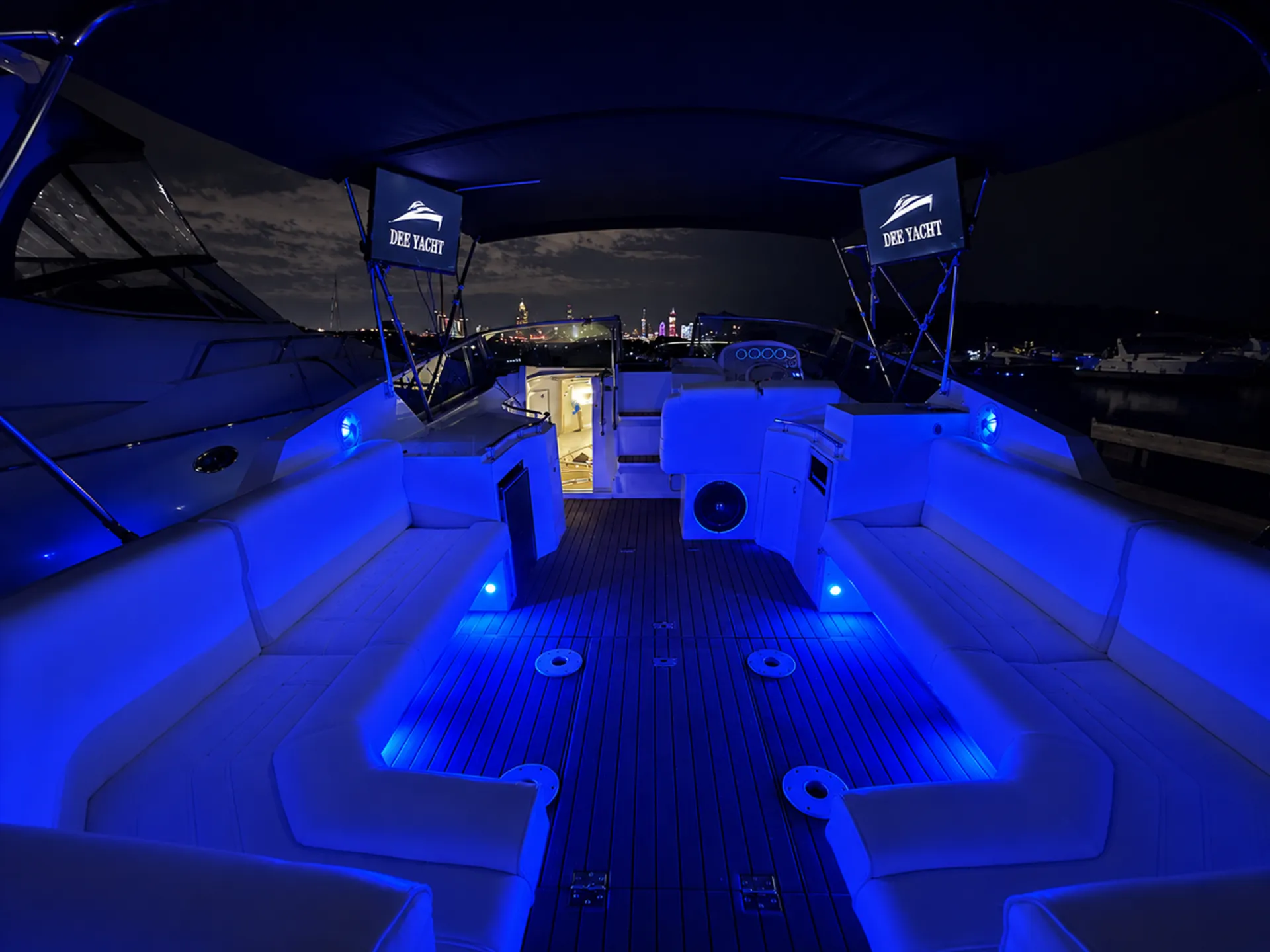 Cruisers Yachts Yacht 35 in Chicago, IL — photo 3