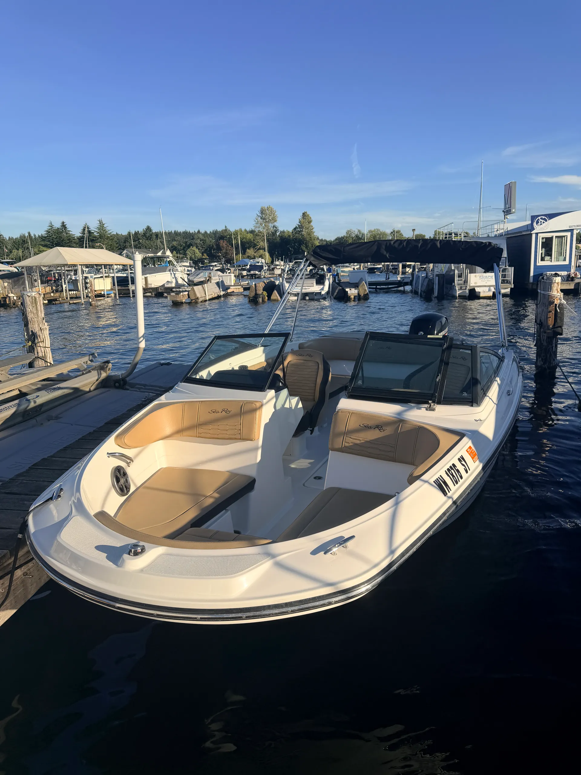 ☀️ 2021 Sea Ray | Free Towable Tube, Inflatable Dock &amp; Floating Mat