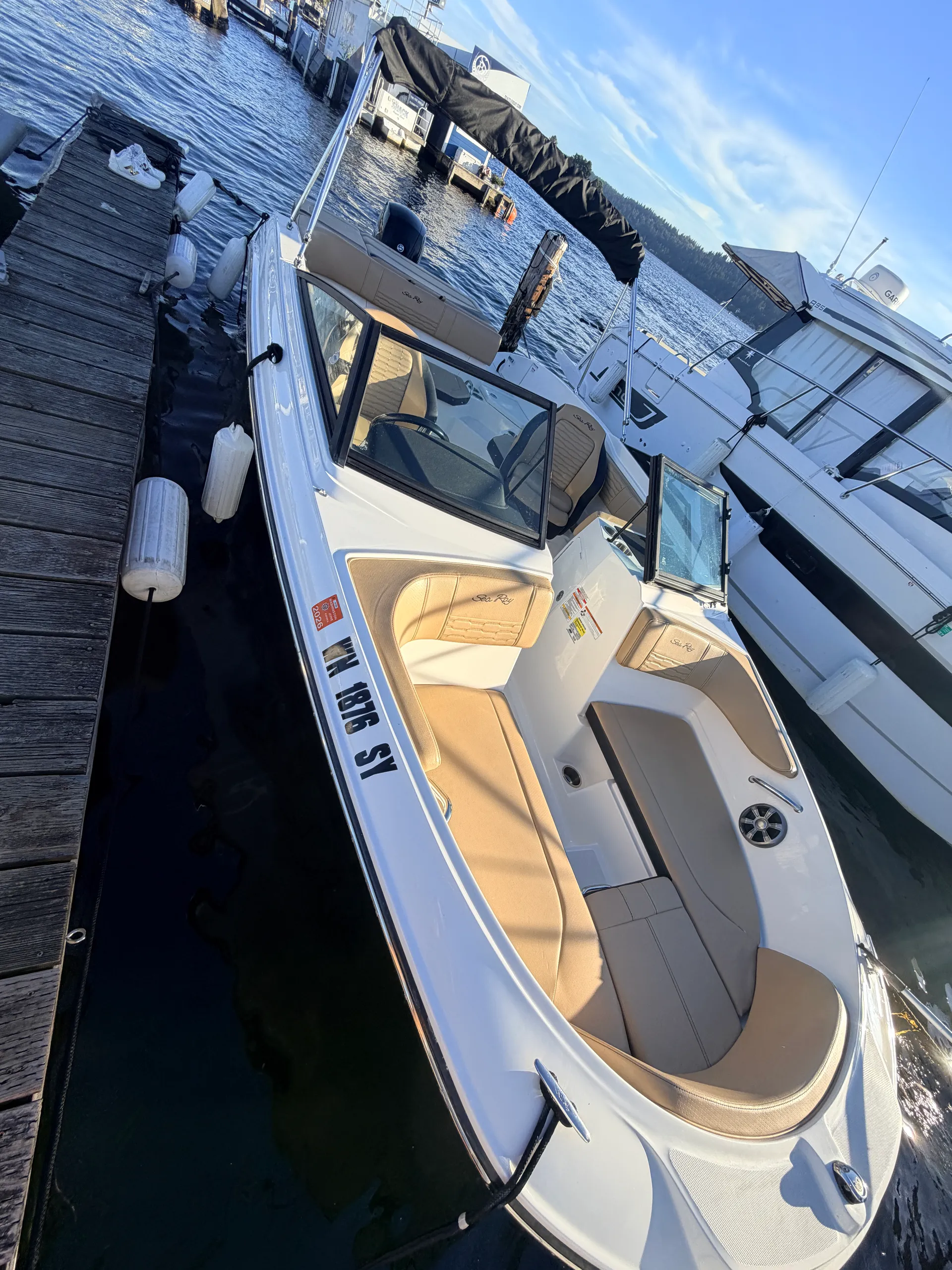 ☀️ 2021 Sea Ray | Free Towable Tube, Inflatable Dock &amp; Floating Mat