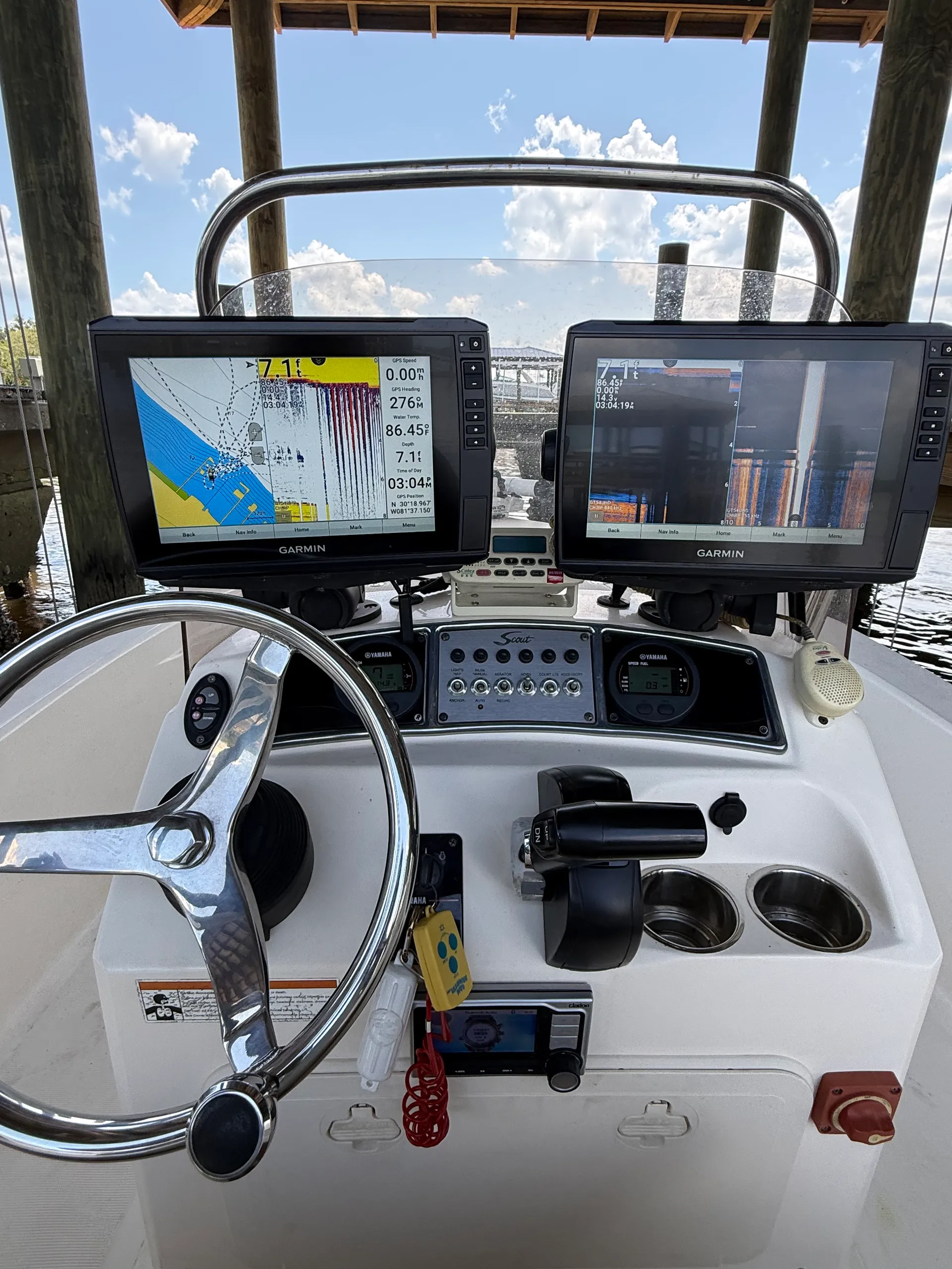 Coastal Calm: Four-Person Fishing and Leisure Vessel