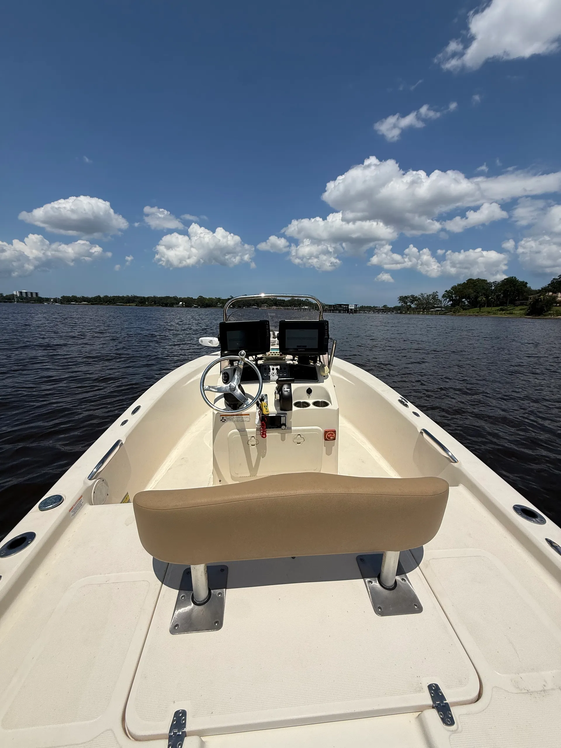 Coastal Calm: Four-Person Fishing and Leisure Vessel