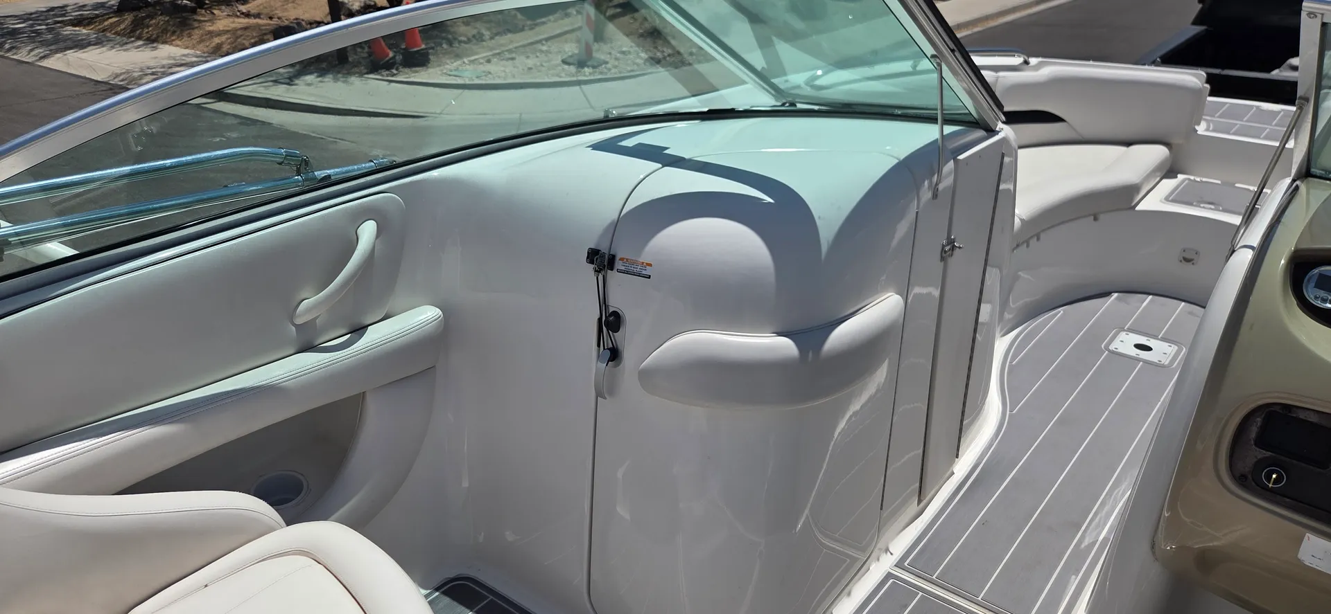 Chaparral Boats Sunesta 263 in Peoria, AZ — photo 9