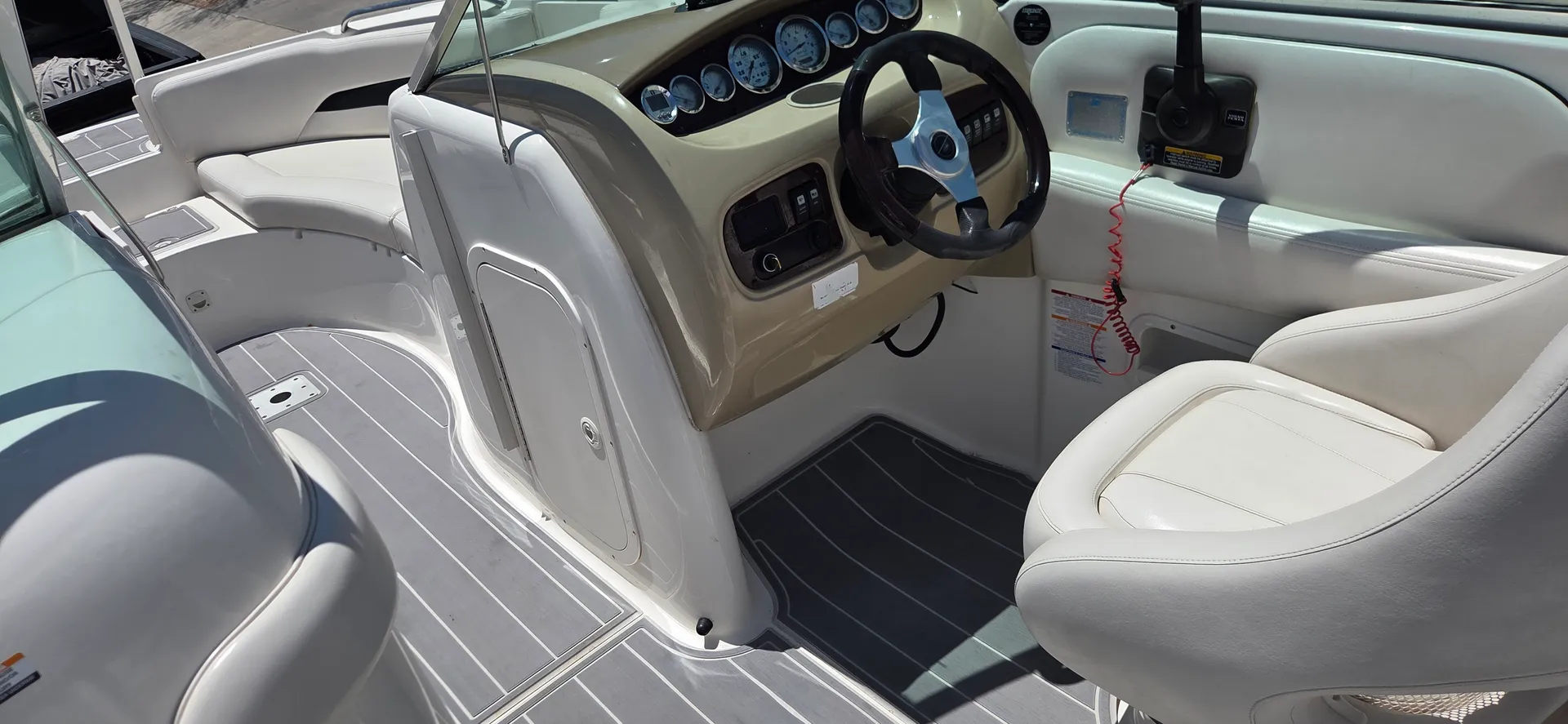 Chaparral Boats Sunesta 263 in Peoria, AZ — photo 7