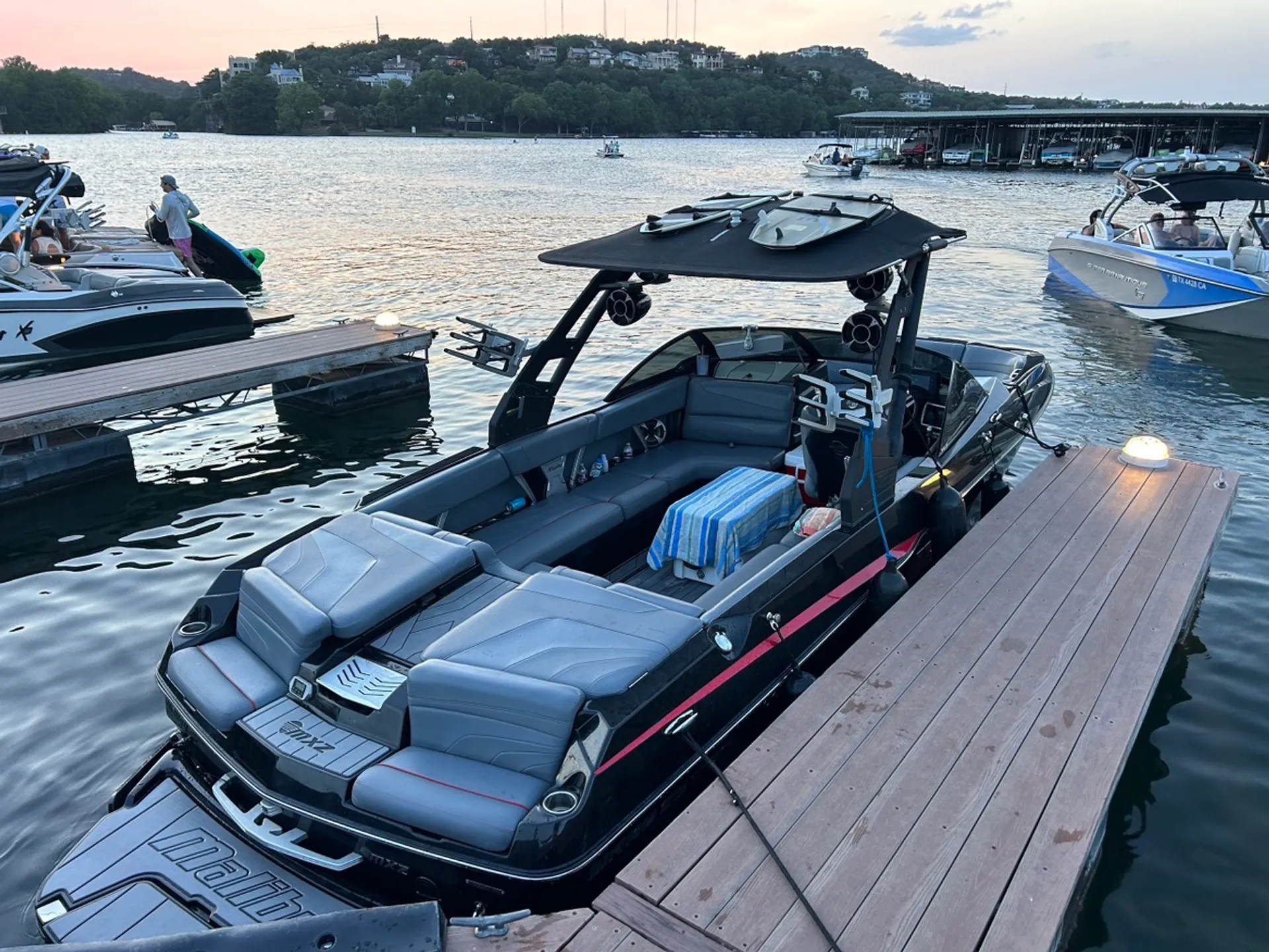 MALIBU BOATS WAKESETTER 24 MXZ in Willis, TX — photo 2