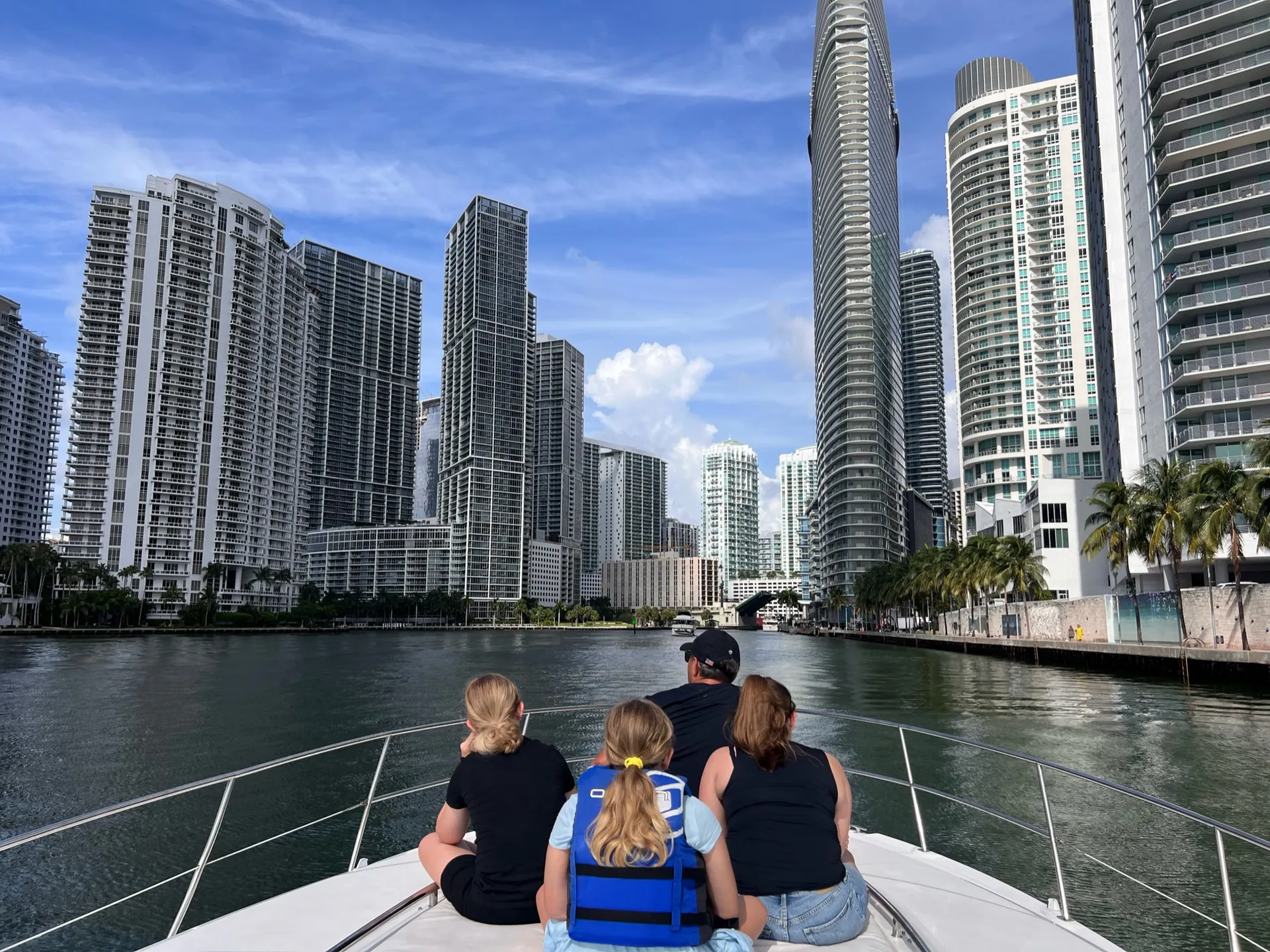 Sea Ray Boats 43 Sundancer in Miami, FL — photo 2