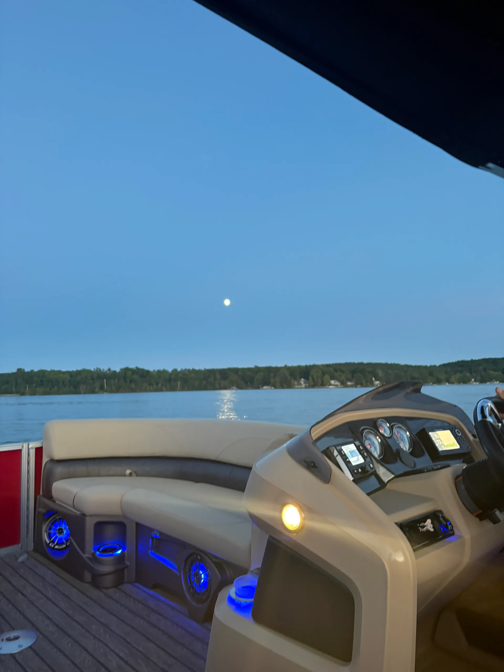 TAHOE PONTOONS LTZ VERSATILE REAR BENCH 2485VRB in Walloon Lake, MI — photo 5