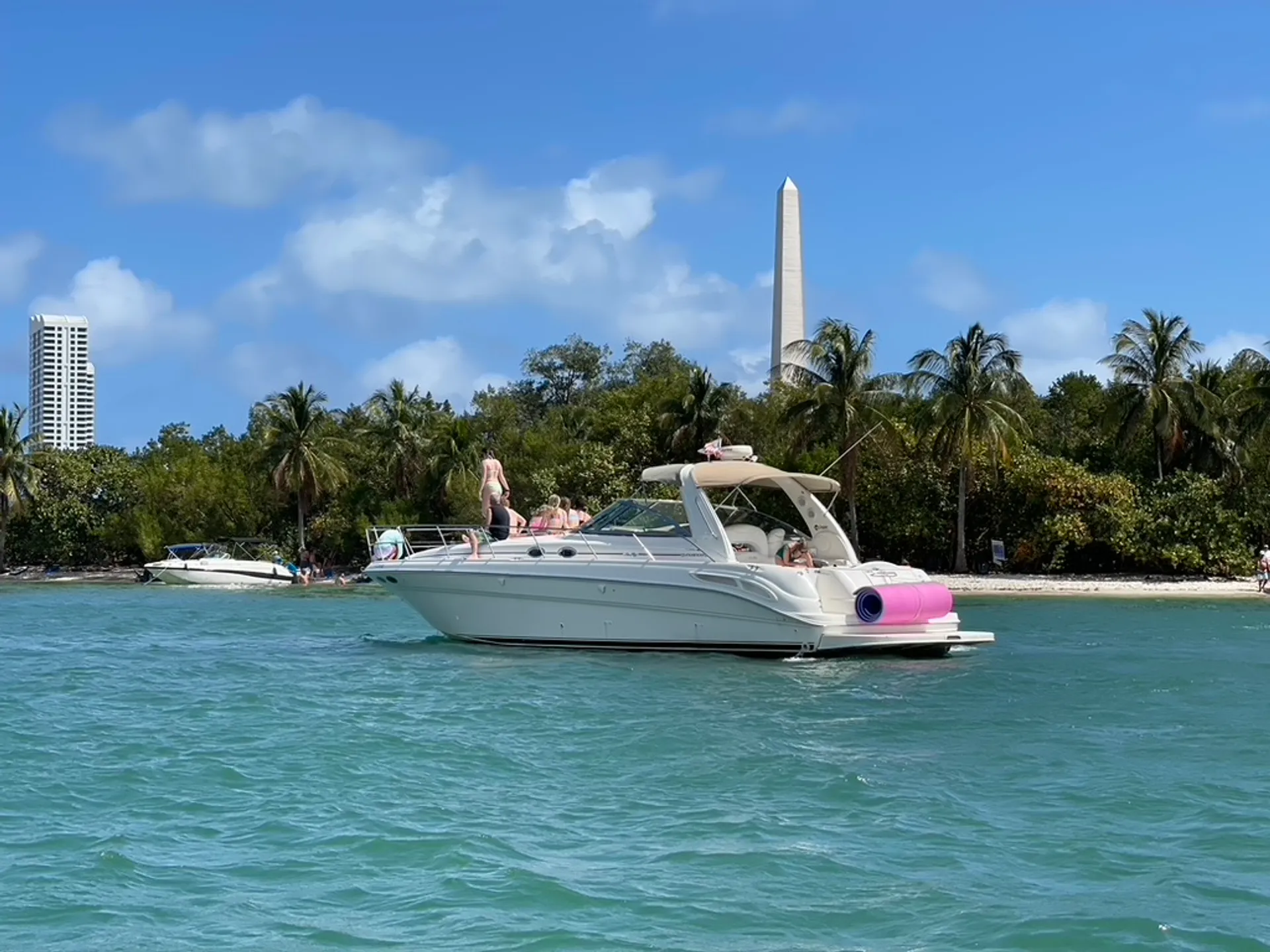Sea Ray Boats 43 Sundancer in Miami, FL — photo 3