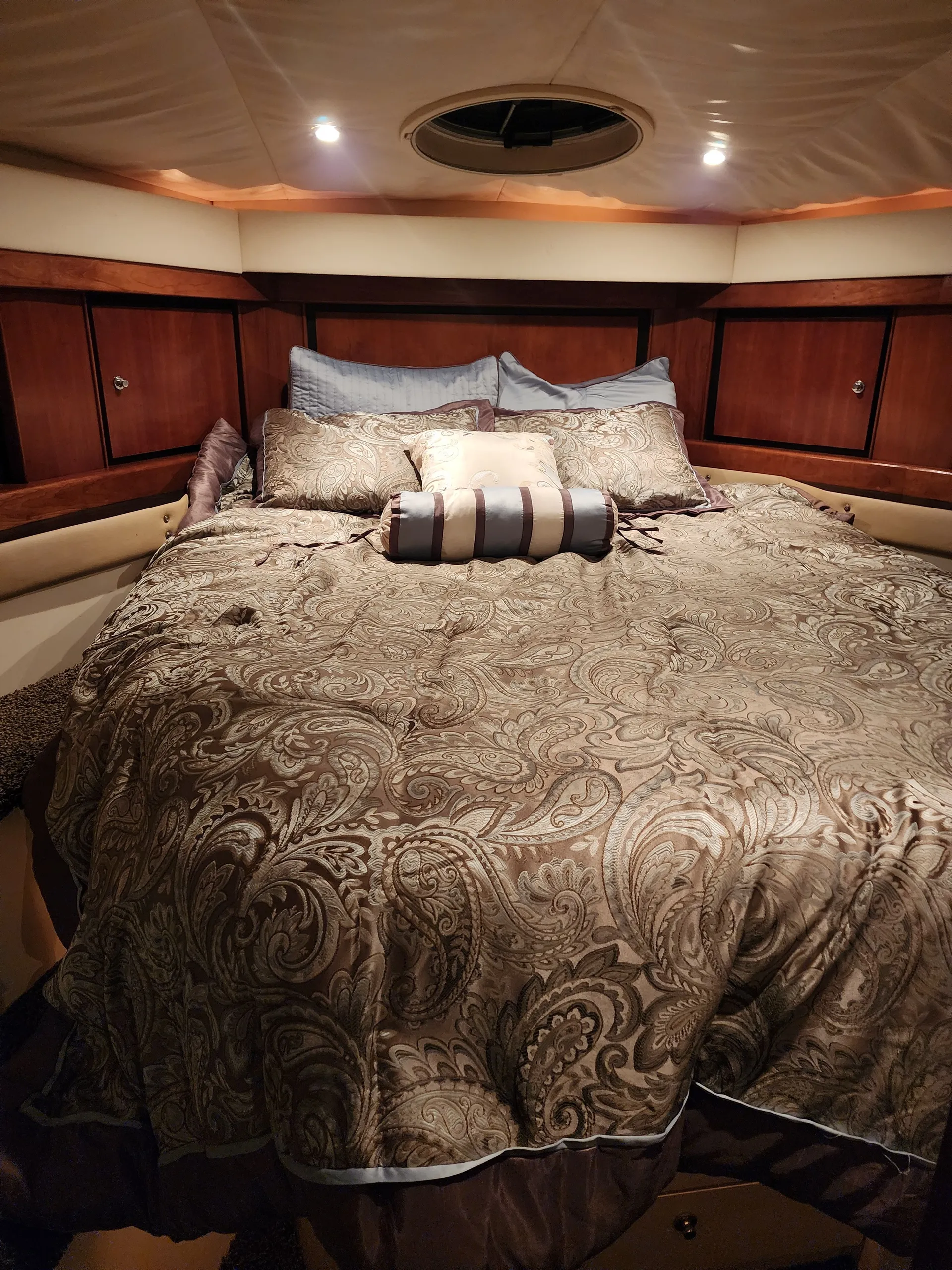 Seas the day luxury yacht cruises 